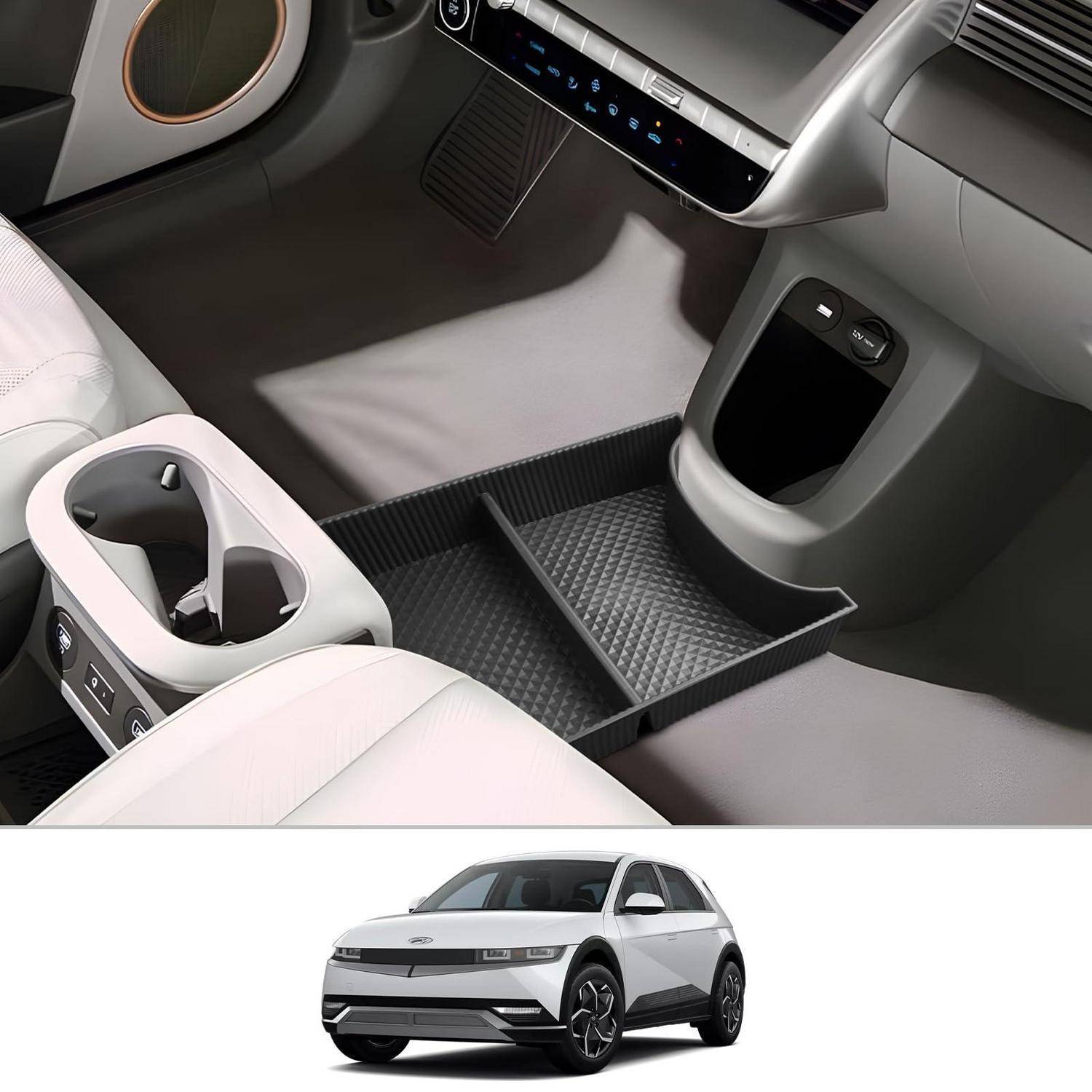 Autoinnenraum mit zentralem Schiebetablett und Getränkehalter-Konsole, darunter ein kleines weißes Elektro-SUV gezeigt, was auf flexible Lagerung und Fahrzeugdesign hindeutet.