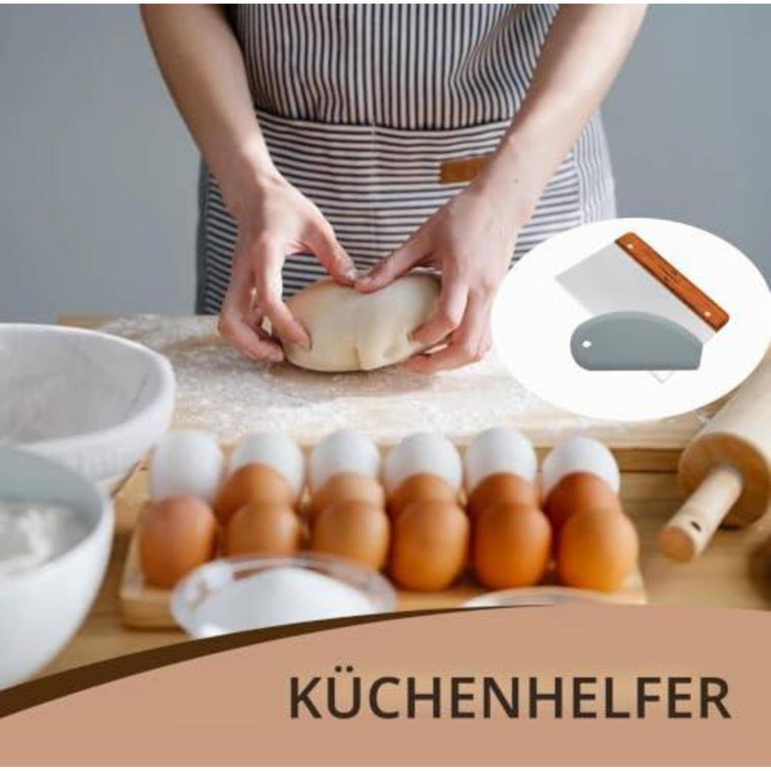Person knetet Teig auf einer bemehlten Arbeitsplatte in einer Küche, mit Eiern in der Nähe und einer Vergrößerung, die einen Teigraspel zeigt.