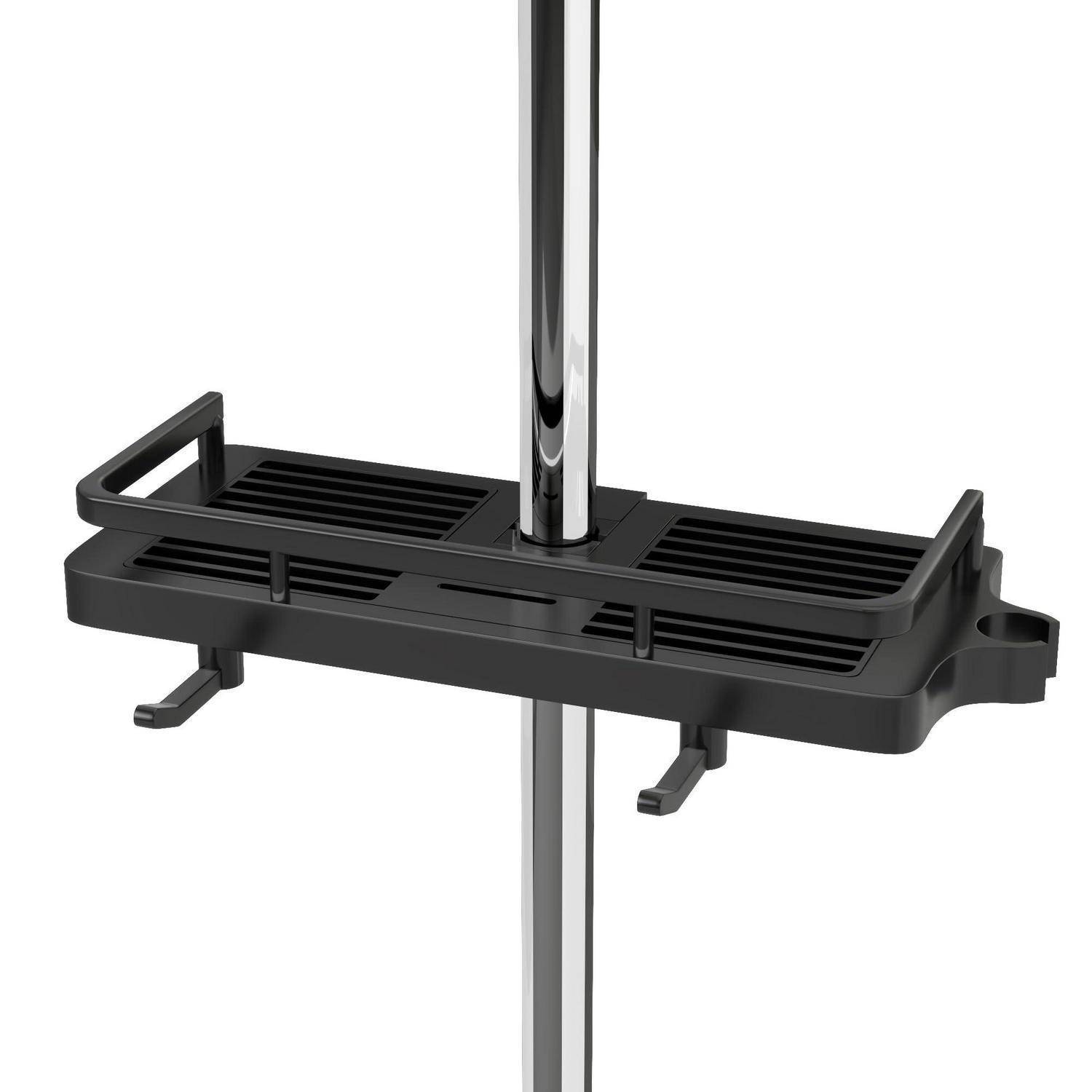 Schwarzer verstellbarer Duschkorb, der um eine Chromstange geklemmt wird, mit schlitzförmigen Regalen zum Halten von Toilettenartikeln.