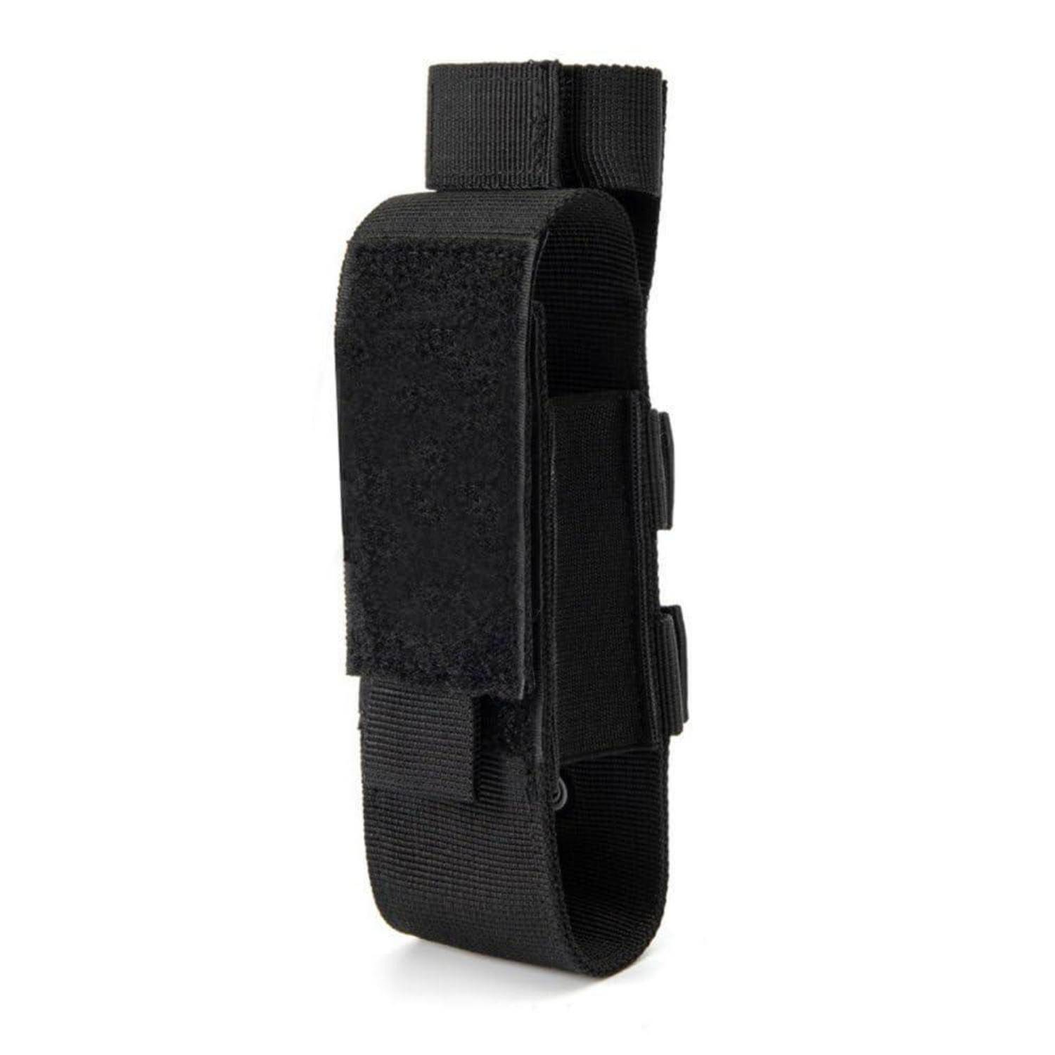 Schwarze Nylon-Utilitätstasche mit Klettverschlussgurten und Gürtelschlaufe, auf weißem Hintergrund dargestellt.