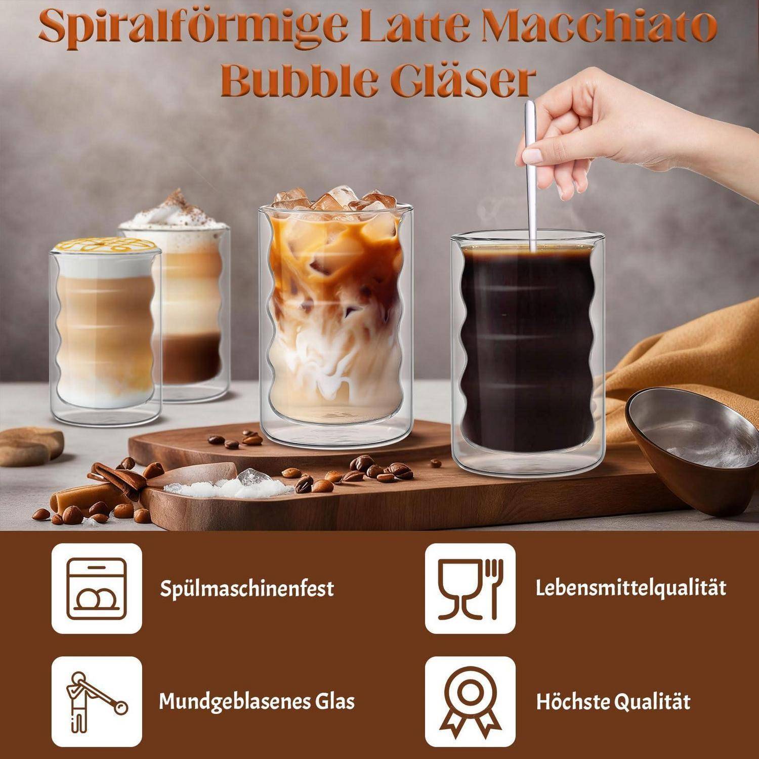 Werbung für spiral-gerippte Latte-Macchiato-Blasengläser, zeigt vier geschichtete Eiskaffee-Getränke und Symbole für Spülmaschinenfest, Lebensmittelqualität, mundgeblasenes Glas und Premium-Qualität.