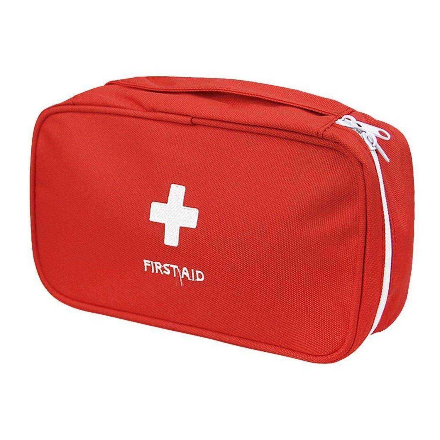Rote Erste-Hilfe-Tasche mit weißem Kreuz und „FIRSTAID"-Etikett, geschlossen auf weißem Hintergrund gezeigt.