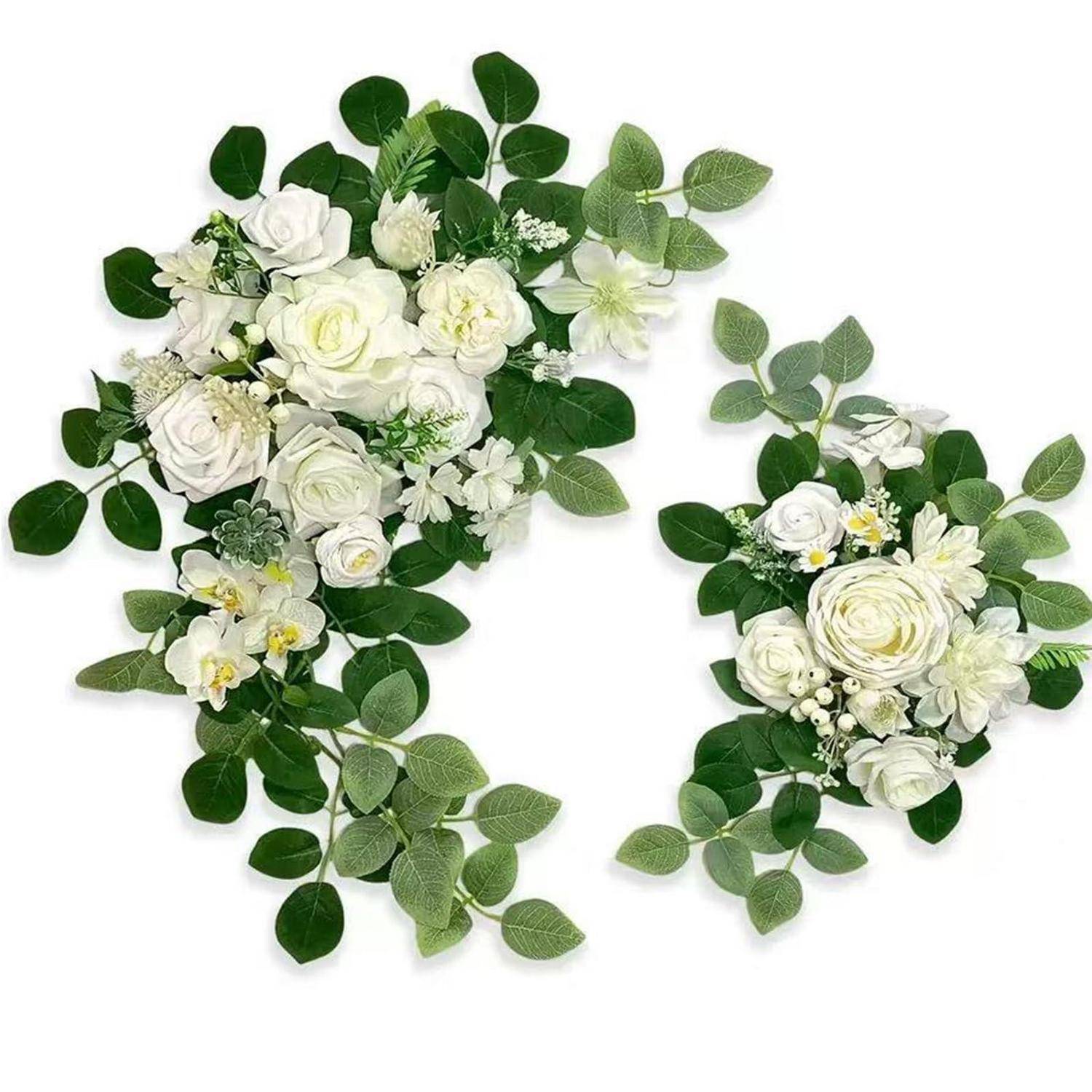 Zwei weiße Blumensträuße mit grünen Blättern auf weißem Hintergrund angeordnet, einer größer und einer kleiner.