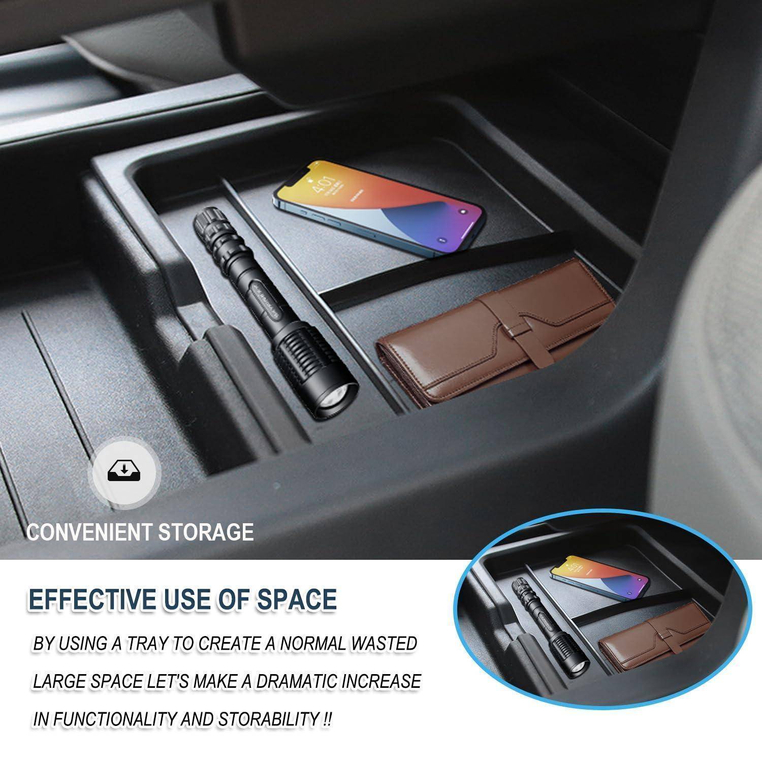 Mittelkonsolenablage-Organizer für das Auto mit Handy, Taschenlampe und Brillenetui; Text sagt „PRAKTISCHE AUFBEWAHRUNG" und „EFFEKTIVE RAUMNUTZUNG"".