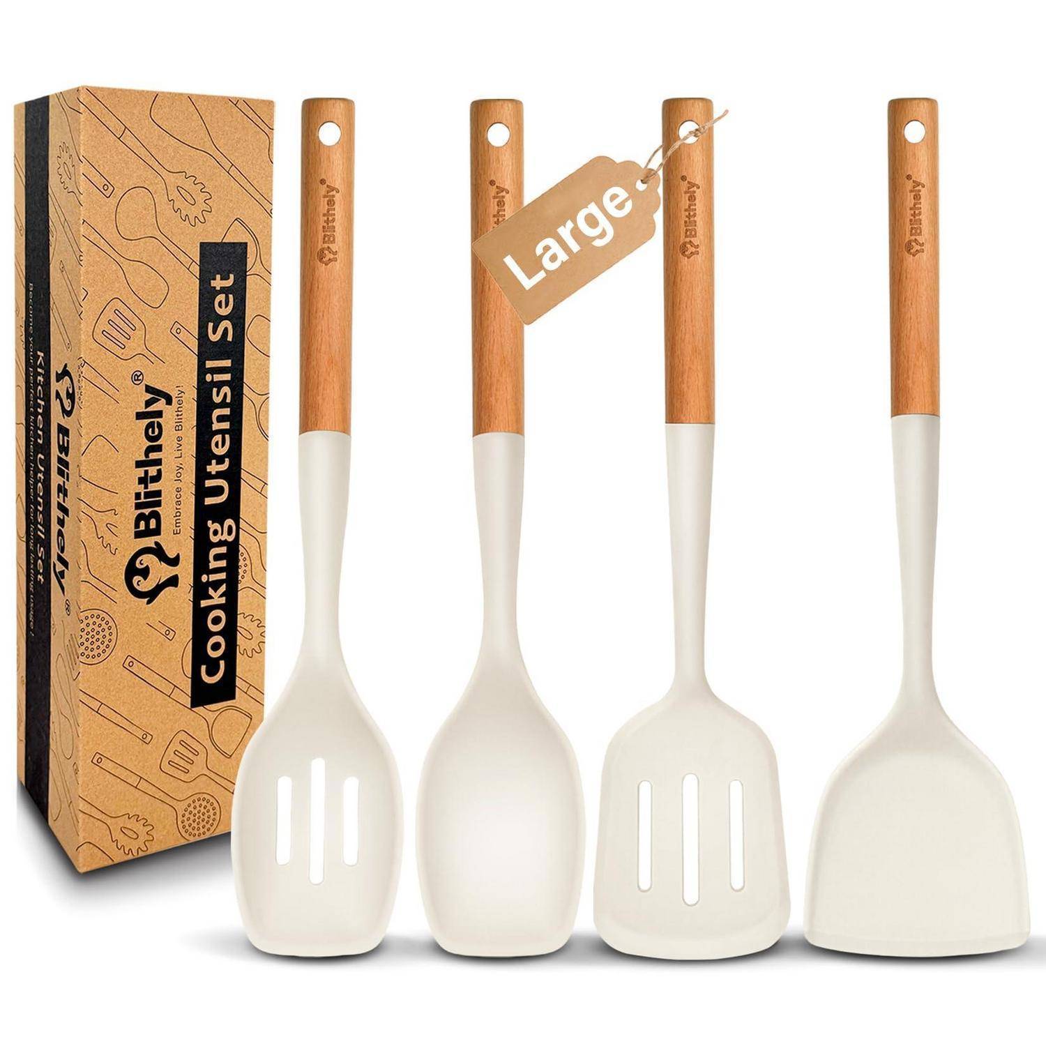 Vierteiliges Bittnely-Kochutensilien-Set mit Holzgriffen und weißen Silikon-Löffel- und Wendewendewerkzeugen, abgebildet neben der Produktbox und einem „Large