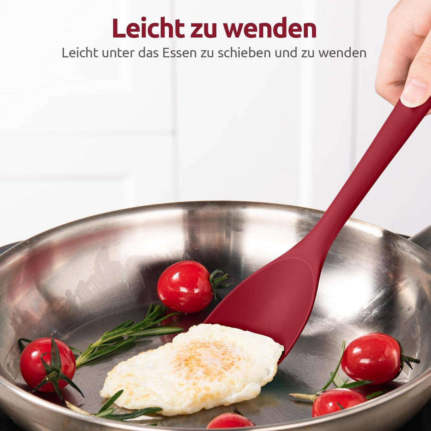 Rote Spachtel hebt ein Spiegelei in einer Pfanne mit Kirschtomaten und Kräutern; deutscher Text sagt 