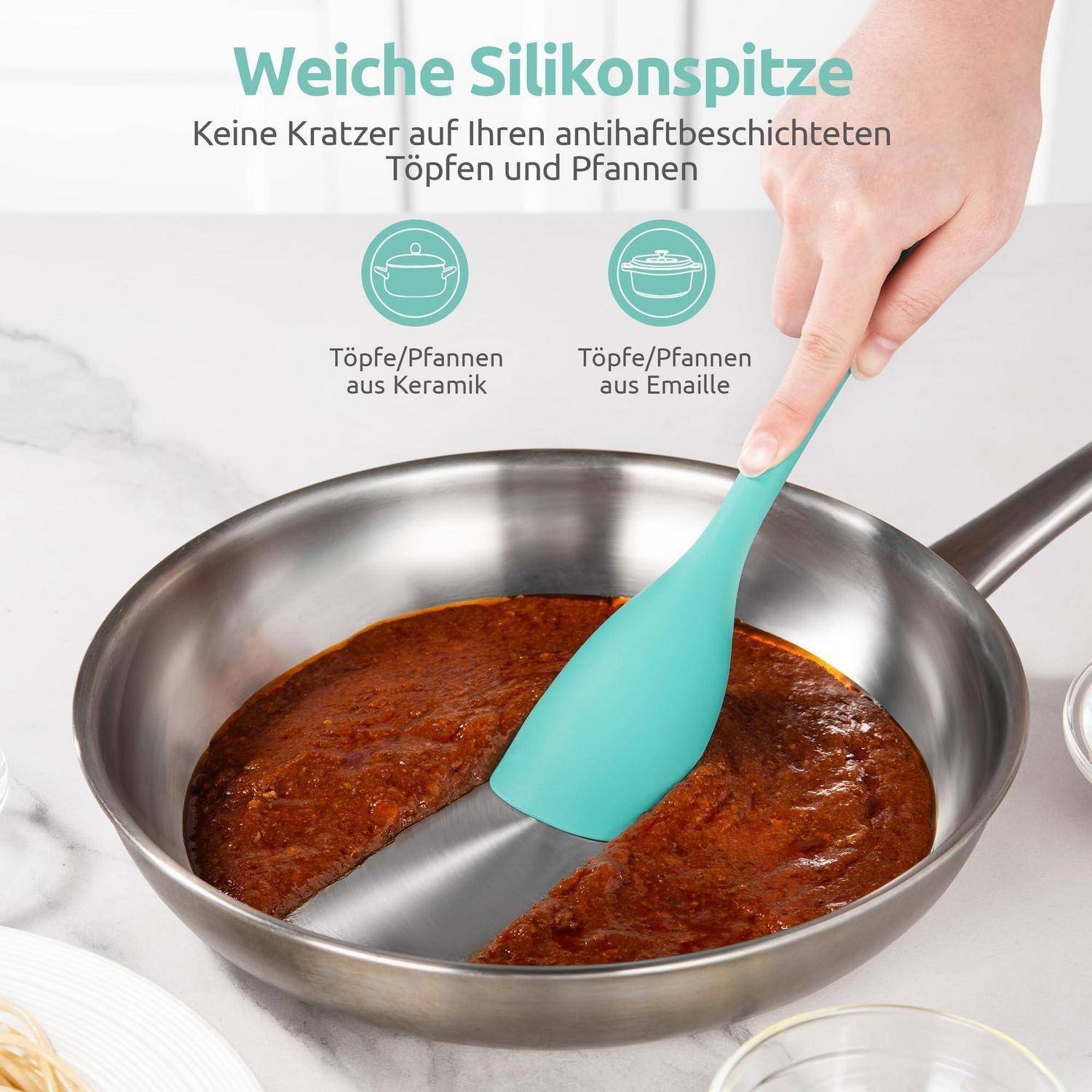 Türkisfarbener Silikonspatel kratzt eine Edelstahlpfanne; deutscher Text bewirbt weiche Silikonspitzen, die Keramik- oder Emaillegeschirr nicht zerkratzen.