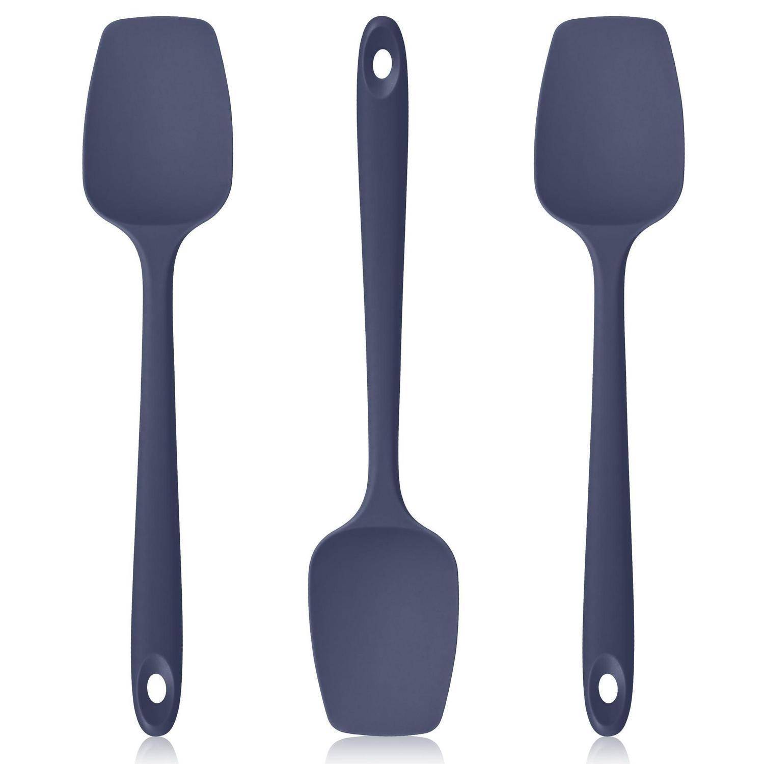 Drei marineblaue Silikonspatel mit flachen Köpfen und Aufhängelöchern, gezeigt auf weißem Hintergrund.