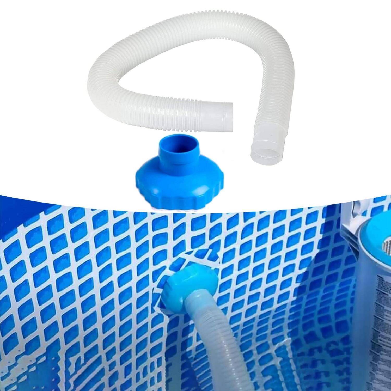 Blauer Pool-Staubsaugerschlauch-Adapter, wie oben dargestellt und in eine Wanddurchführung des Swimmingpools eingebaut, mit angeschlossenem weißem Wellschlauch.