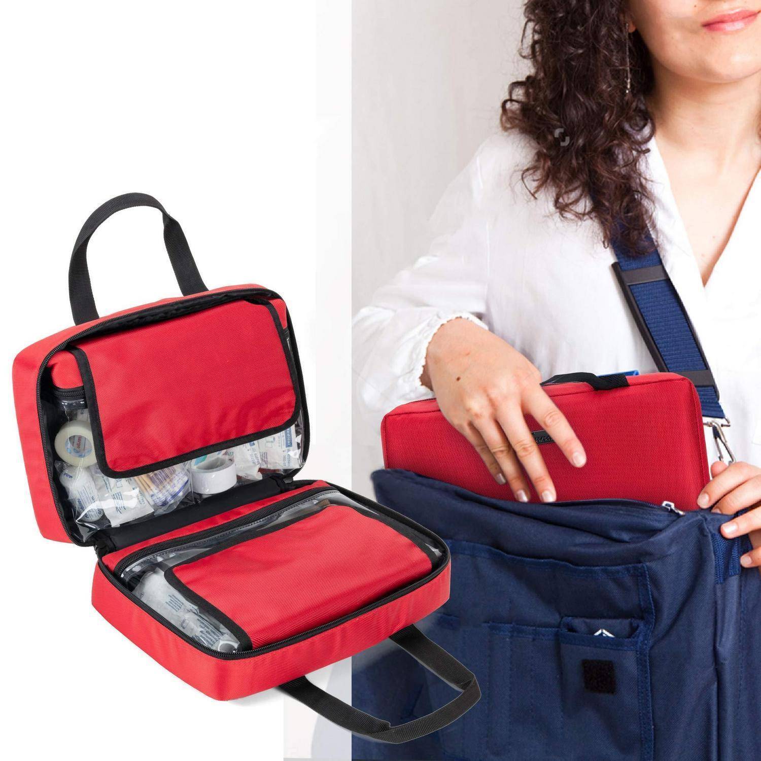 Frau mit einer marineblauen Schultertasche hält eine rote isolierte Tasche; die Bildeinblendung zeigt die offene Tasche mit Fächern für kleine Behälter und Flaschen.