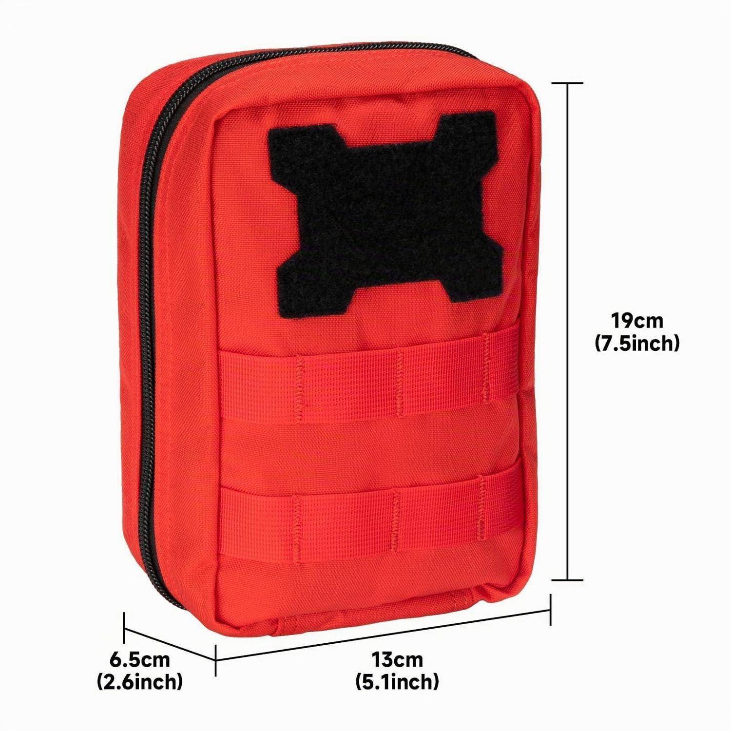 Rote Reißverschluss-Tasche in Rechteckform mit schwarzem Patch, gezeigt mit Abmessungen von 19 cm Höhe, 13 cm Breite und 6,5 cm Tiefe.