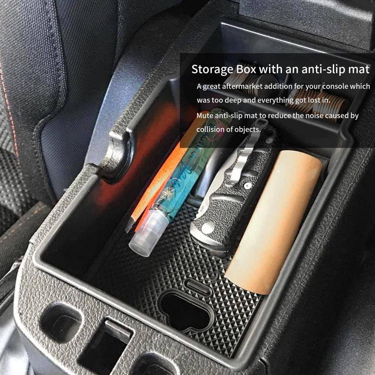 Aufbewahrungsbox für die Autokonsole mit rutschfester Matte, die einen Stift, ein Messer und eine Tube in einem Organisator für die Mittelkonsole des Autos hält.