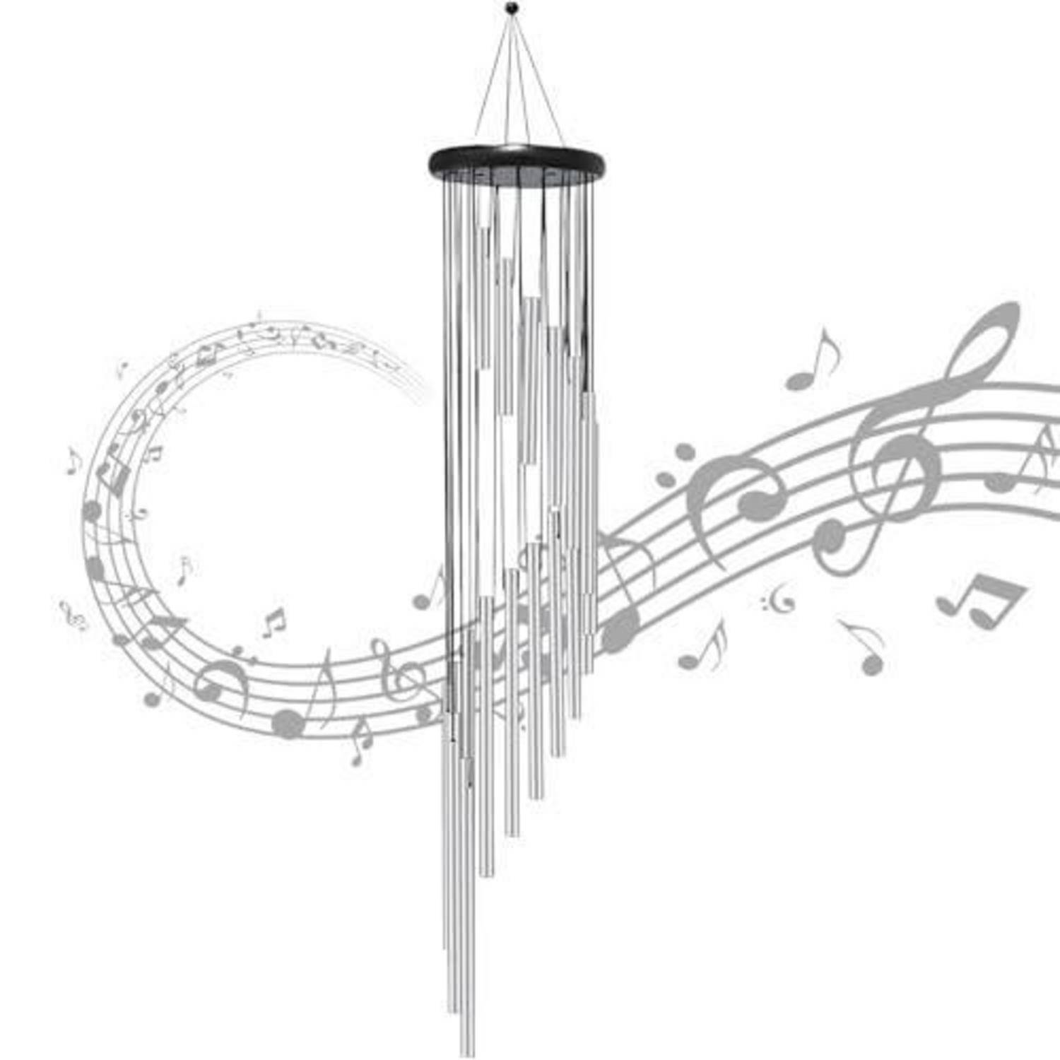 Hängendes Windspiel aus Metallröhren, zentriert über fließenden Musiknoten auf weißem Hintergrund.