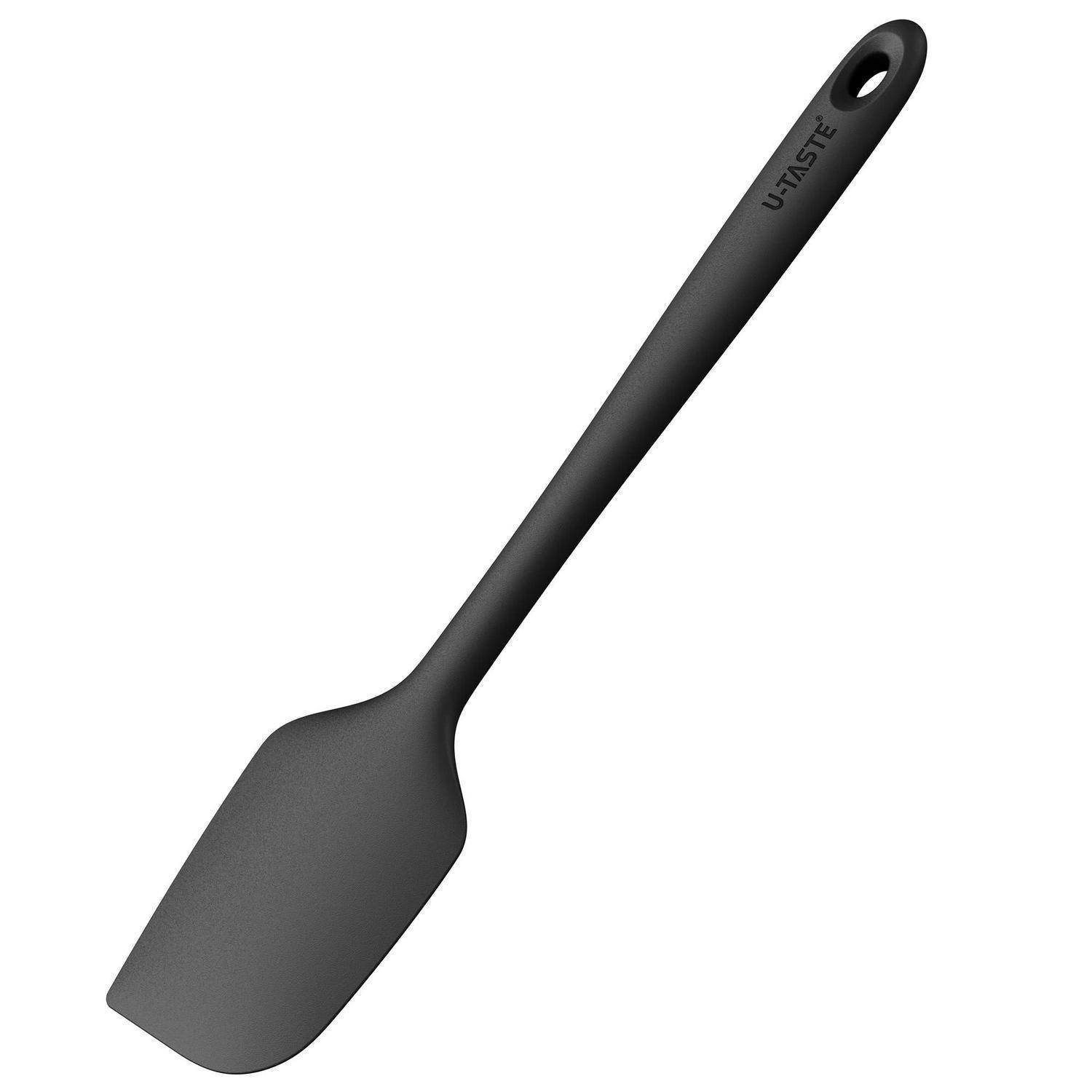 Schwarzer Silikonspatel mit langem Griff und Aufhängeloch, gezeigt auf weißem Hintergrund.