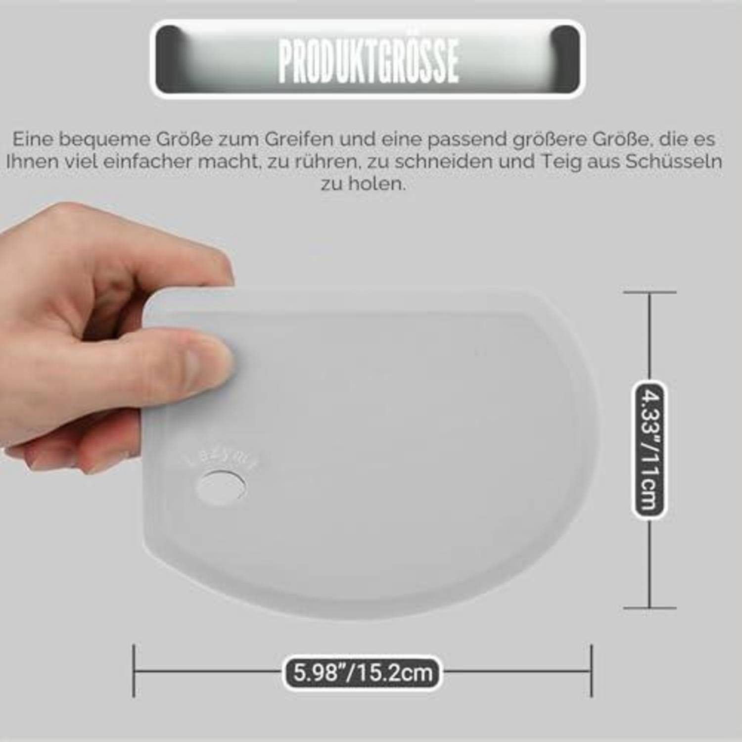 Produktgrößen-Bild eines durchsichtigen, flexiblen Küchenkratzers, der in einer Hand gehalten wird, mit der Beschriftung „PRODUKTGRÖSSE