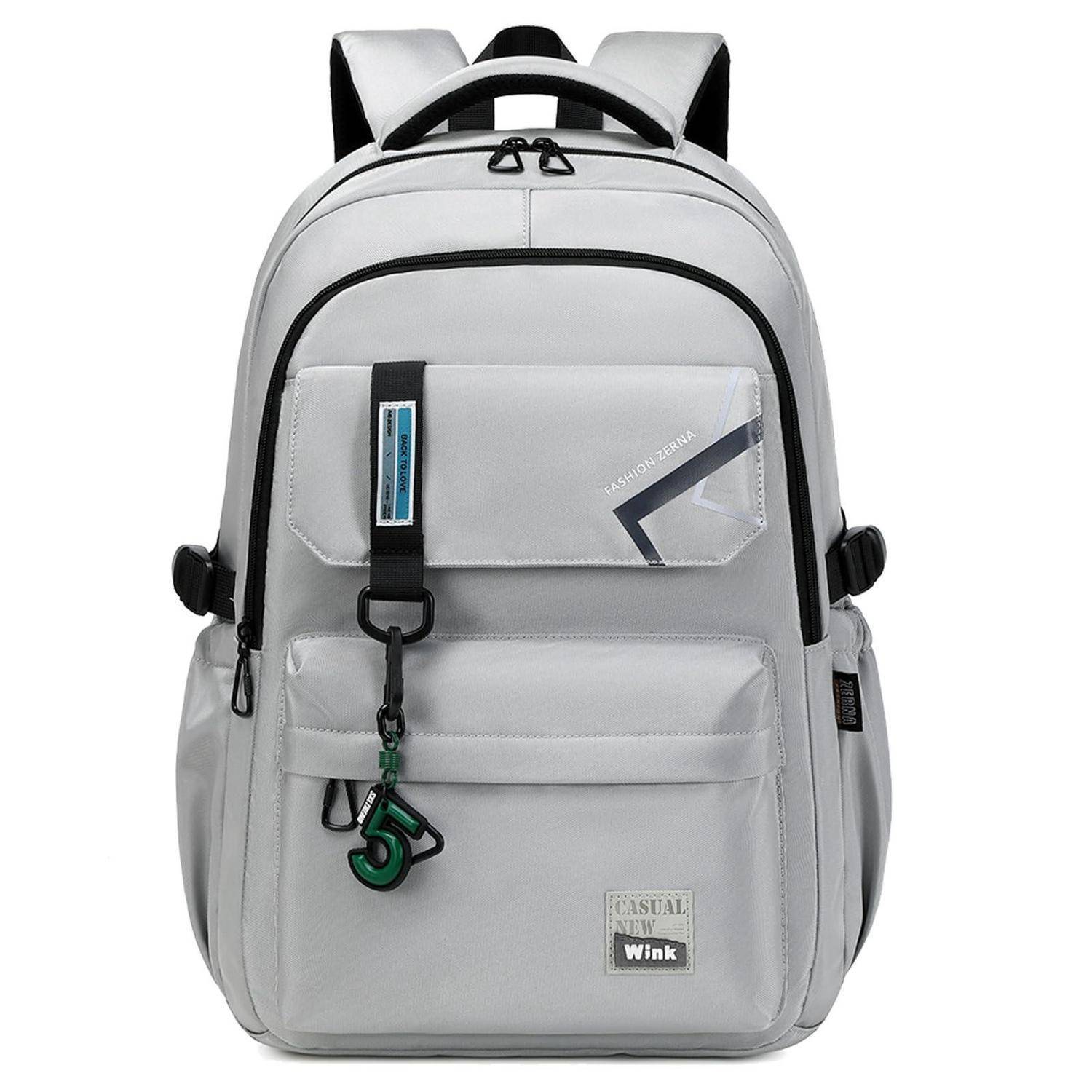 Hellgrauer Rucksack mit vorderen Reißverschlusstaschen, Seitentaschen und schwarzer Einfassung, vor weißem Hintergrund abgebildet.