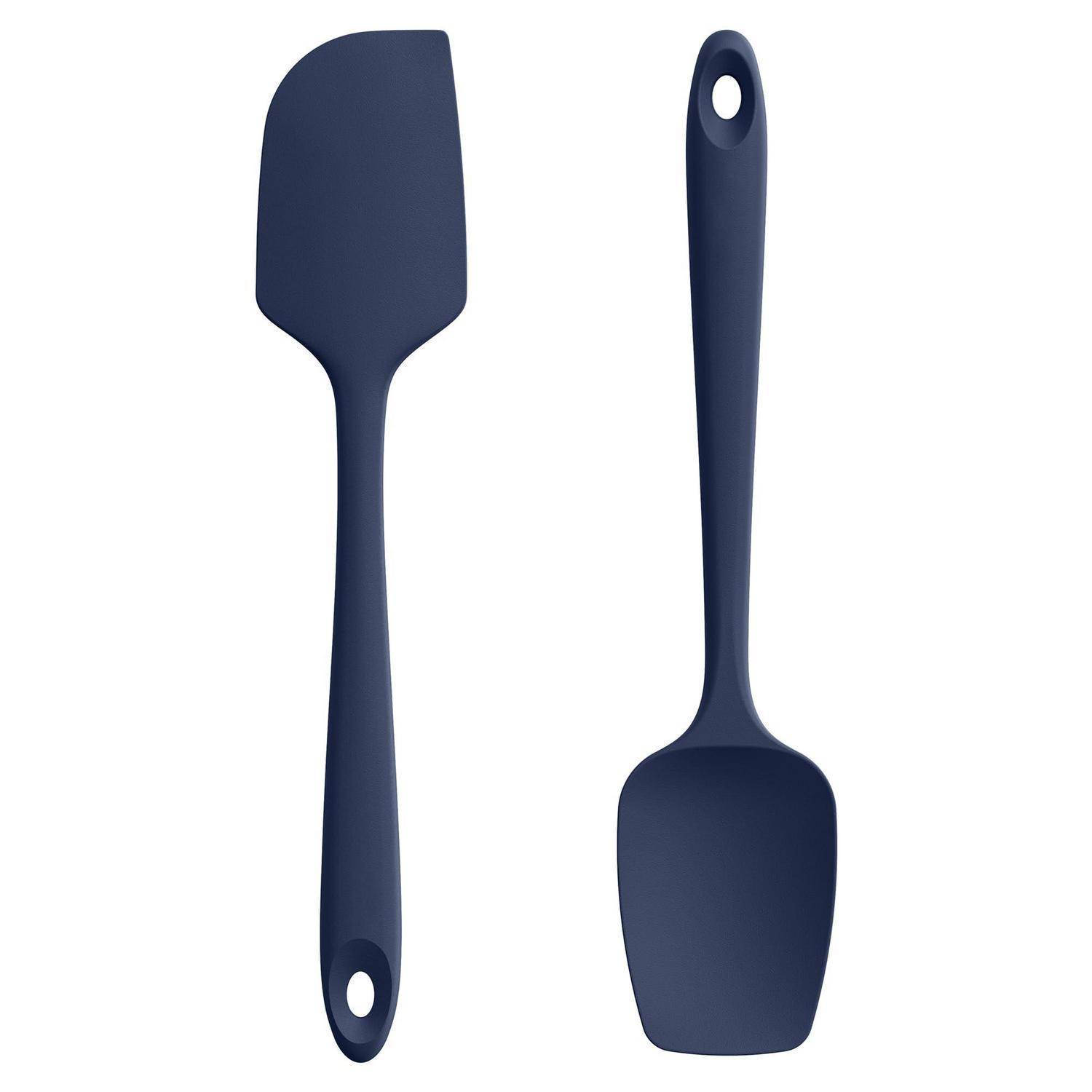 Zwei dunkelblue Silikon-Spatel nebeneinander auf weißem Hintergrund, einer flacher Wender und einer Spoonula, jeweils mit einem Aufhängeloch.