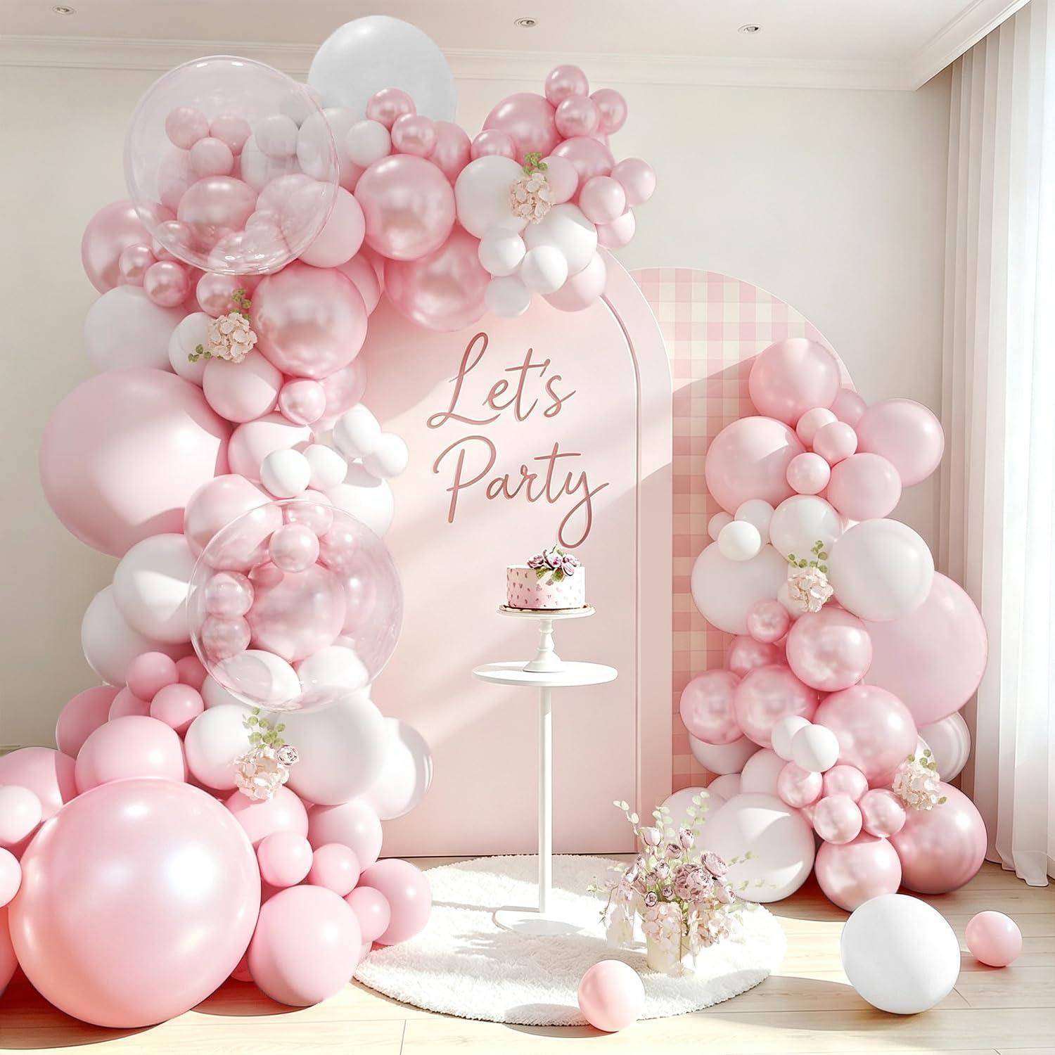 Rosa- und weißer Ballonbogen um eine „Let's Party