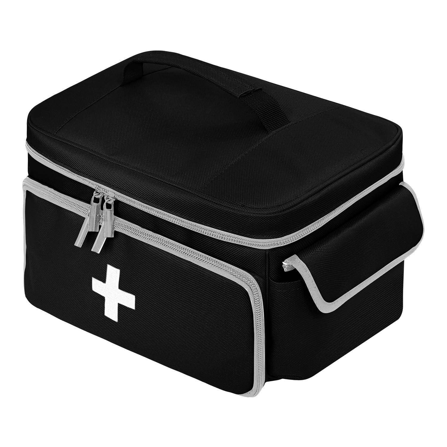 Schwarze Tasche mit Reißverschluss zur Erste-Hilfe- oder medizinischen Lagerung mit weißem Kreuzsymbol und oberer Tragegriff auf weißem Hintergrund.