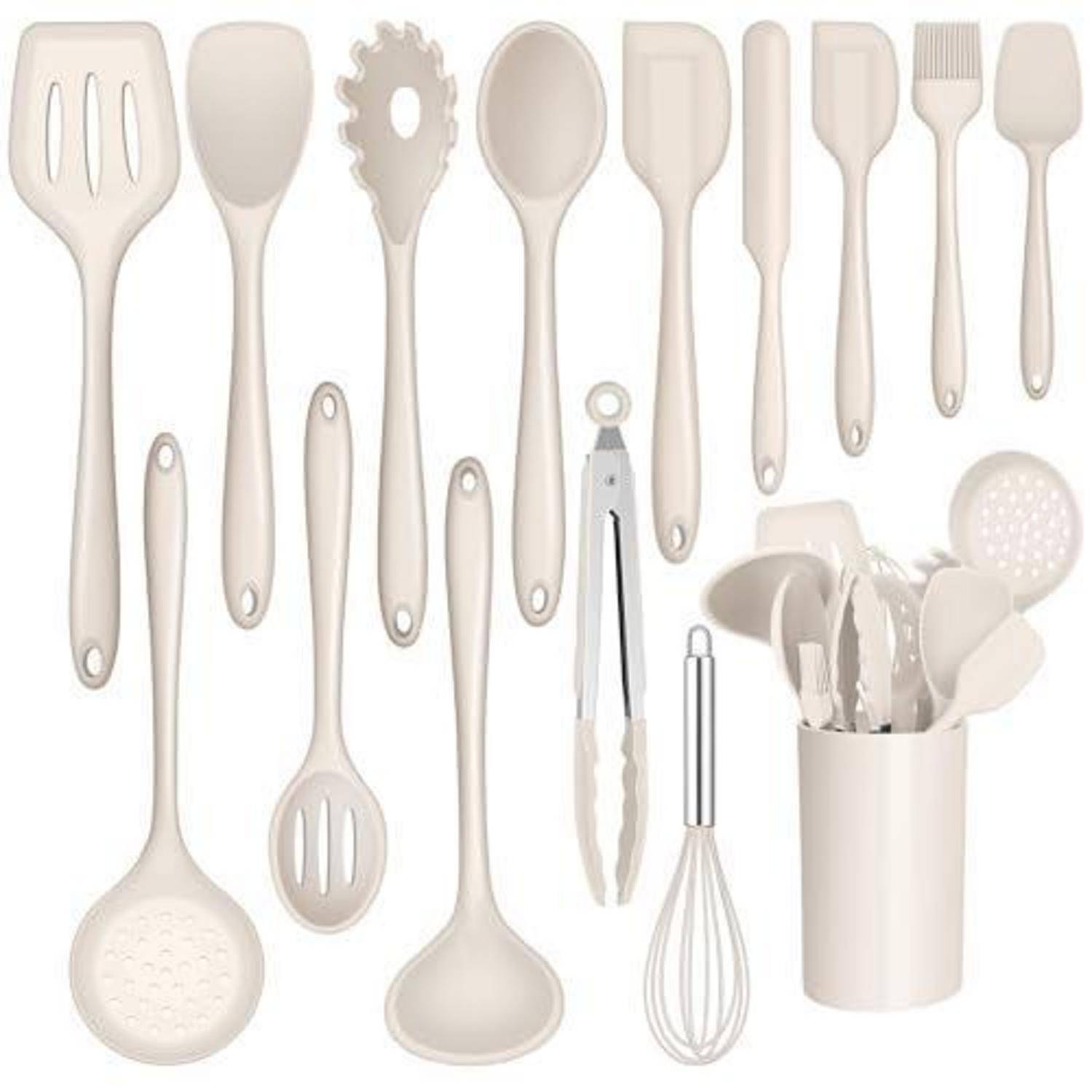 Satz aus beigen Küchenutensilien, bestehend aus Löffeln, Spachteln, Zangen, Schneebesen und einem Utensilienbehälter auf weißem Hintergrund.