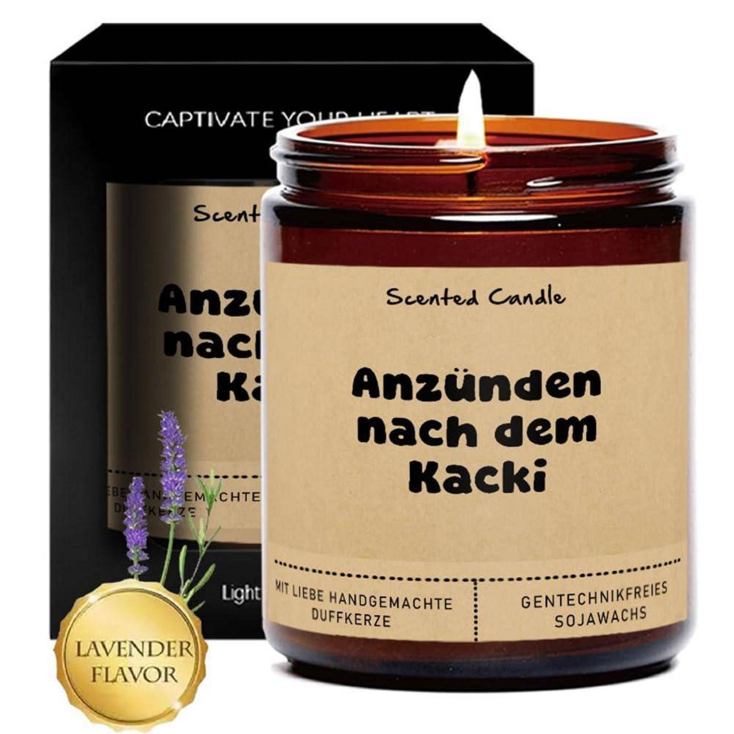 Duftkerze in einem Glaskrug mit der Aufschrift „Anzünden nach dem Kacki