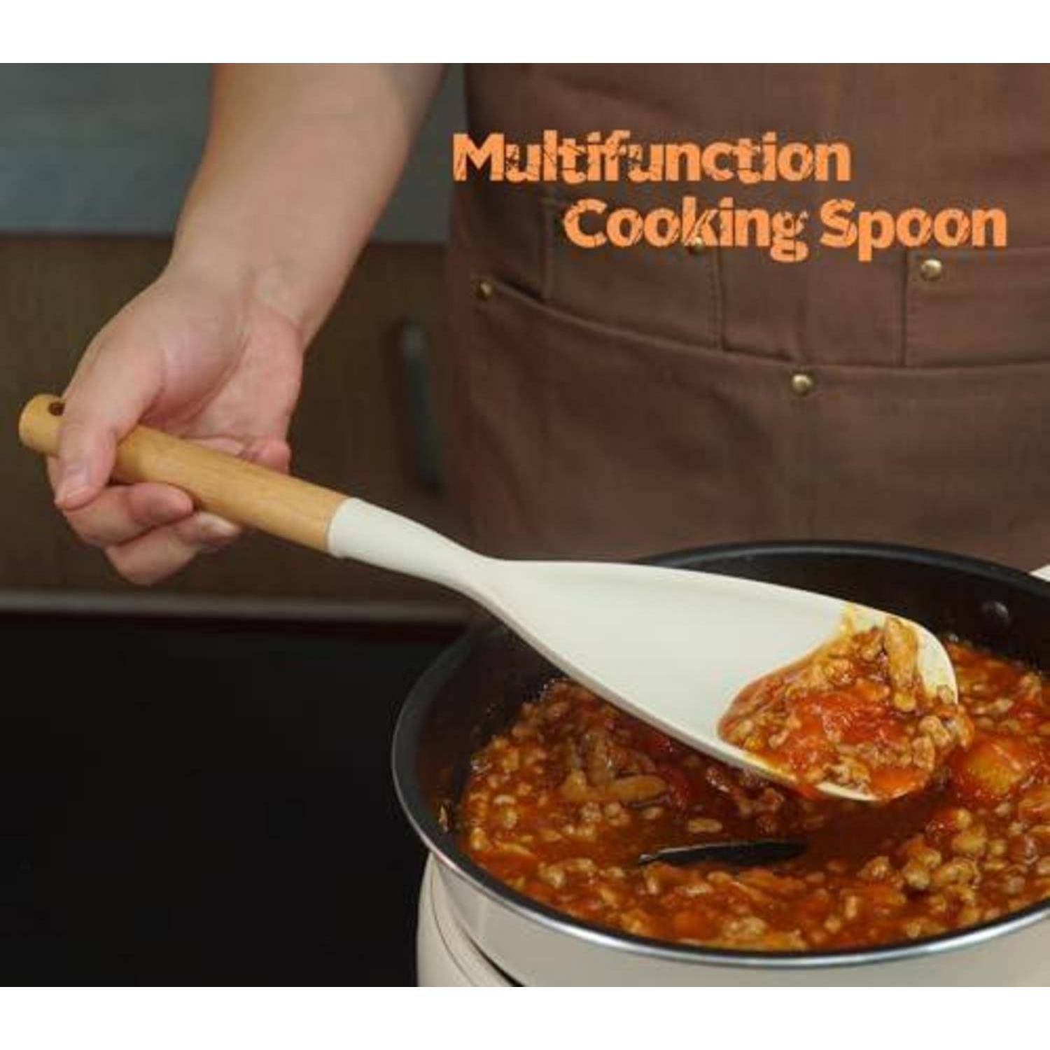 Hand hält einen Multifunktions-Kochlöffel und schöpft cremige Sauce aus einem Topf; Text lautet „Multifunktions-Kochlöffel