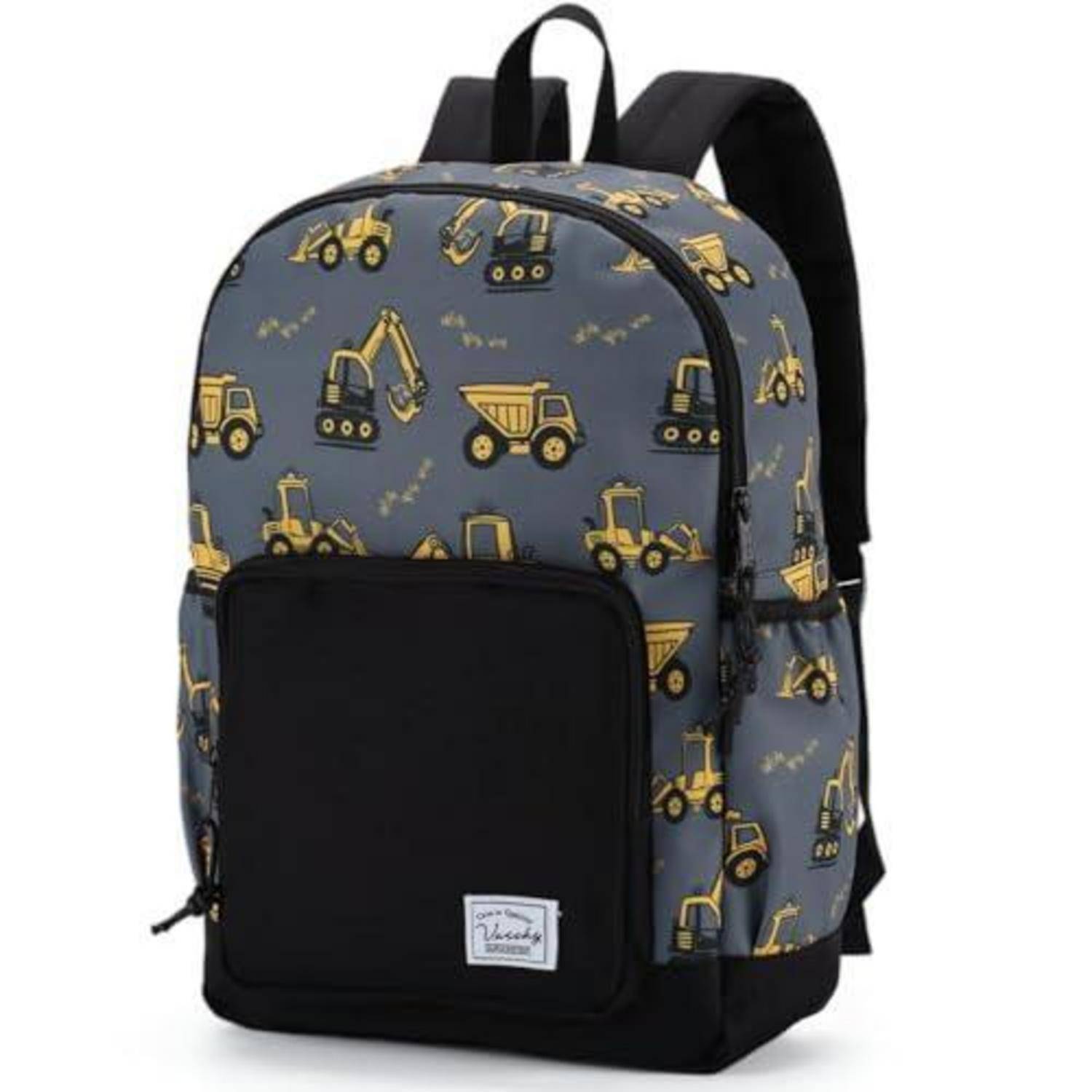 Grauer Rucksack mit gelbem Baufahrzeugmuster und schwarzer Vordertasche, gezeigt auf weißem Hintergrund.