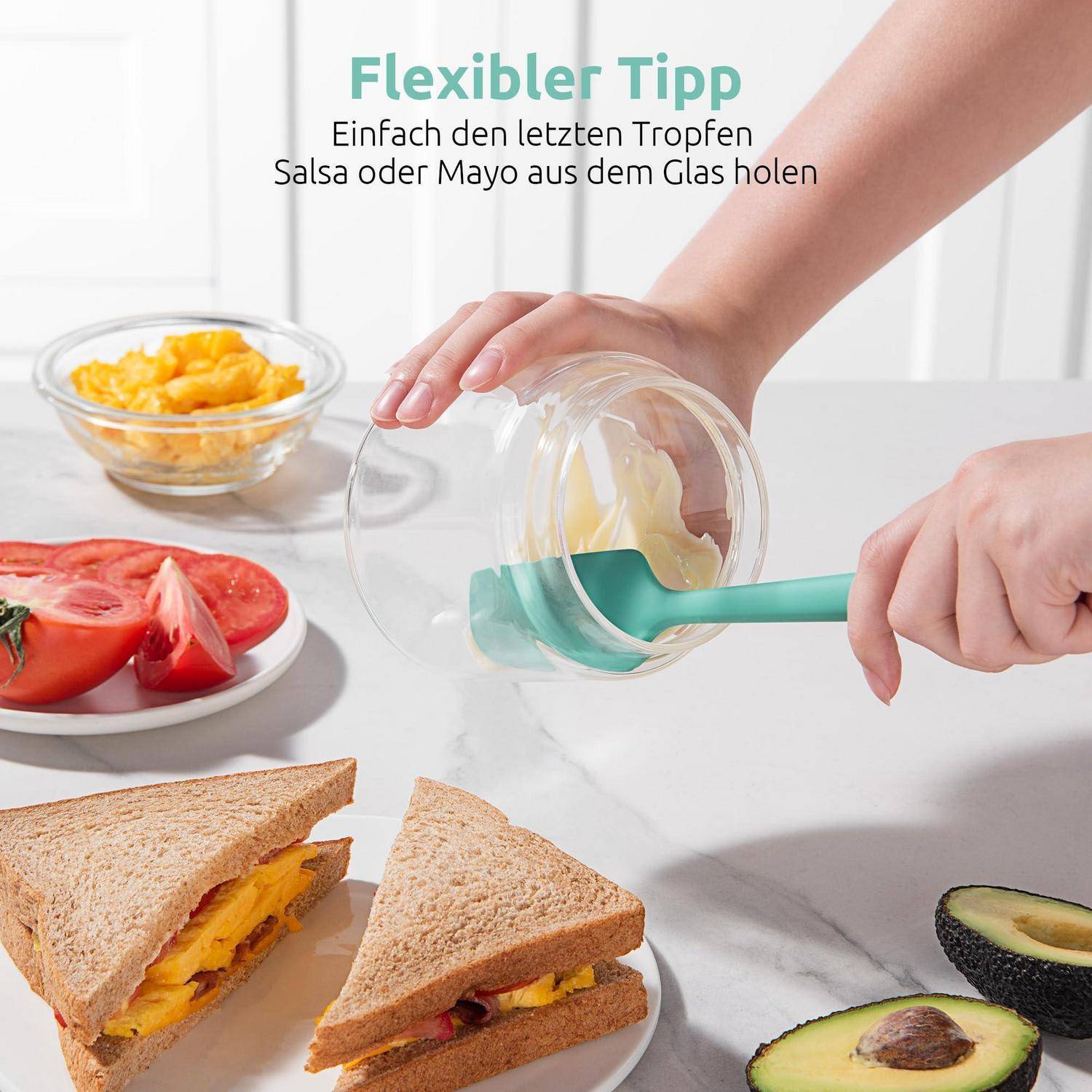 Hände verwenden einen flexiblen Spatel, um die letzte Salsa oder Mayo aus einer Glassschüssel zu kratzen; der Text lautet „Flexibler Tipp