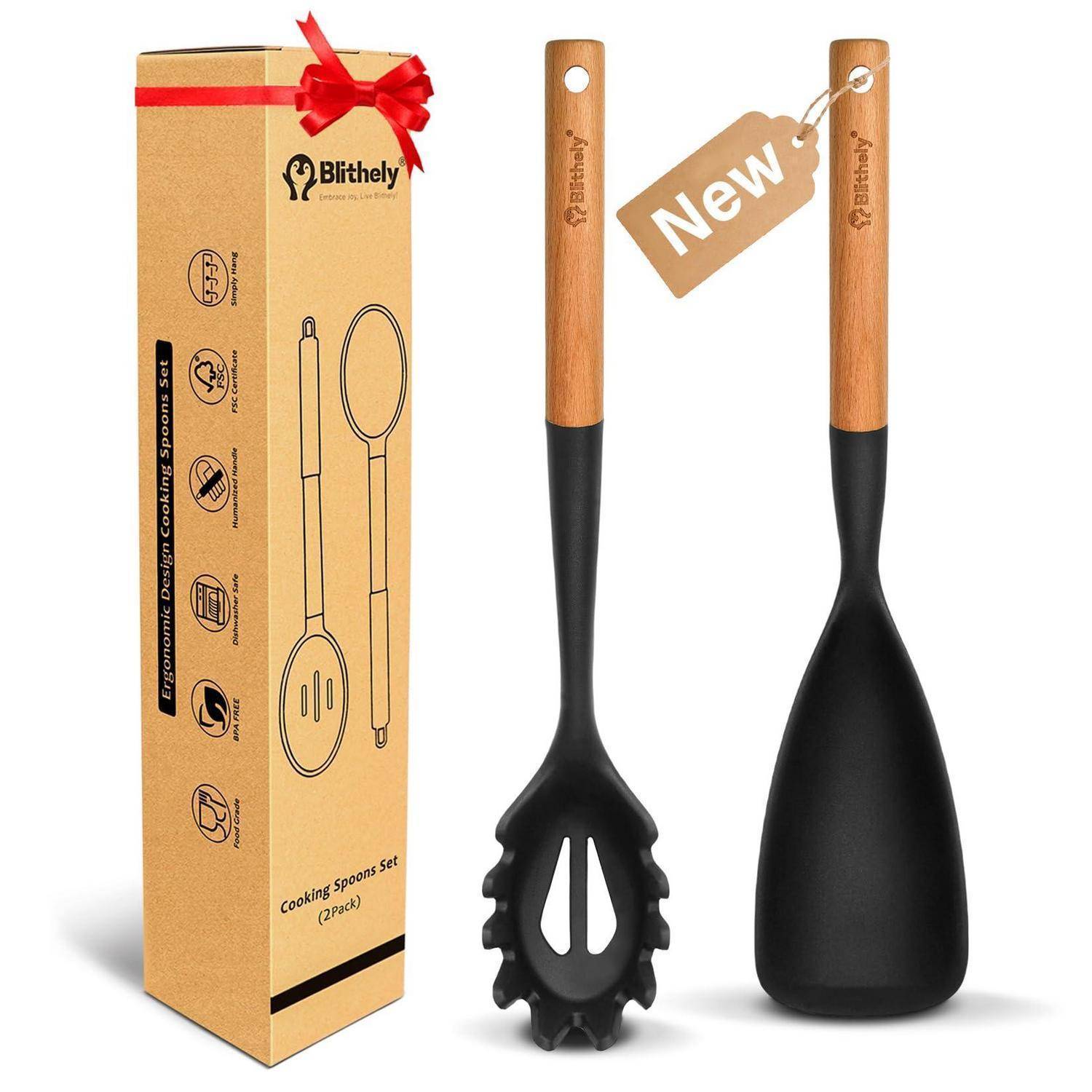 Verpacktes fröhliches 2-teiliges Kochutensilien-Set mit einem Pasta-Löffel mit Holzgriff und schwarzem Spatel, mit der Bezeichnung „Neu