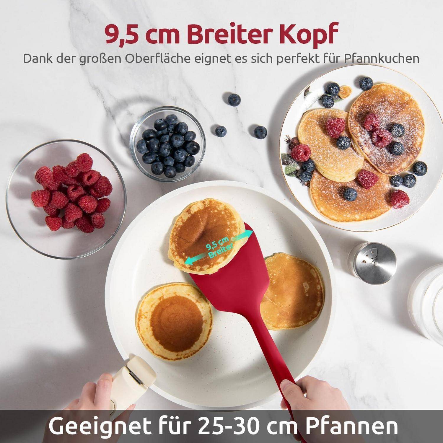 Werbebild eines roten Spachtel, der einen Pfannkuchen hebt, wobei eine 9,5 cm breite Spachtelköpfe und die Eignung für 25–30 cm Pfannen hervorgehoben werden.