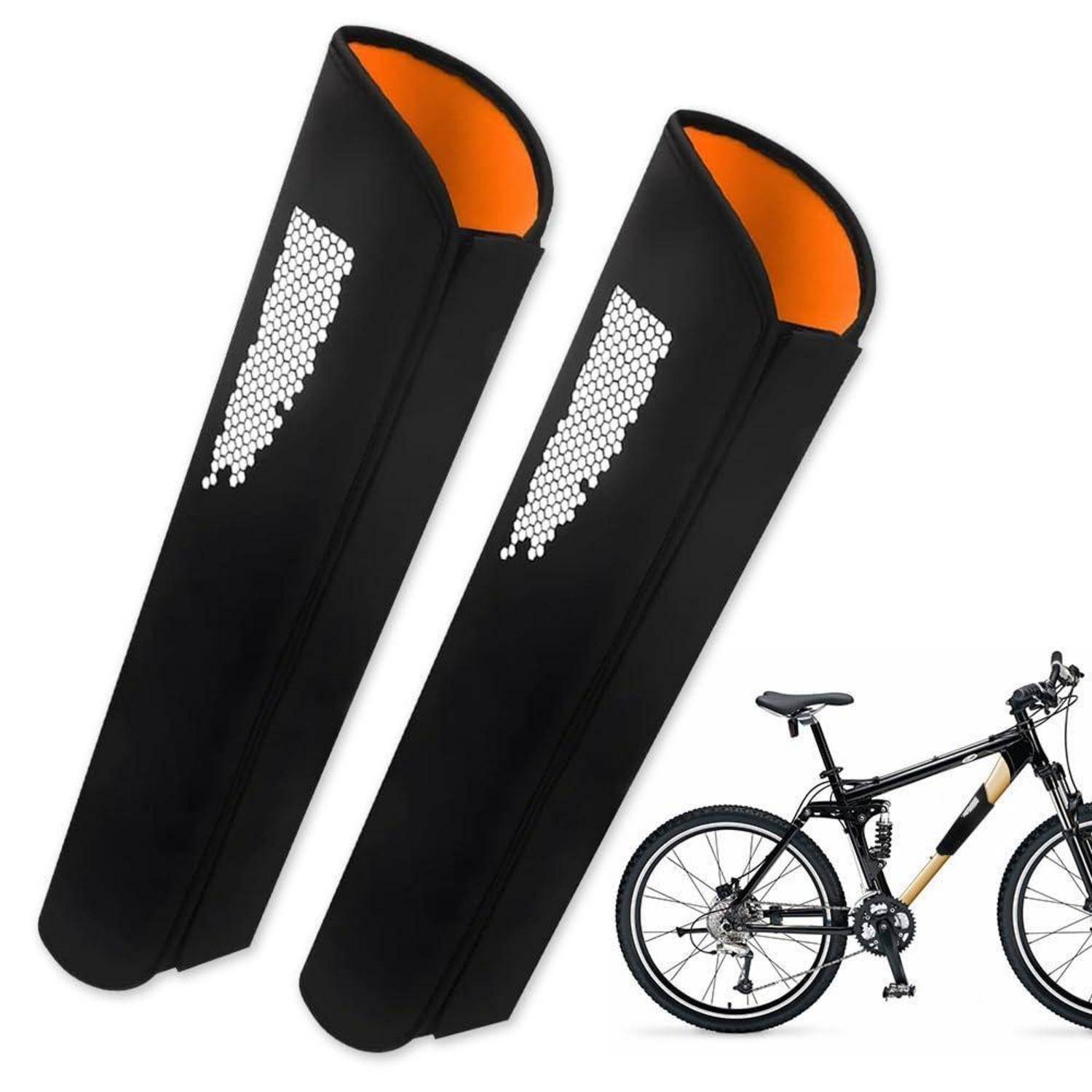Zwei schwarze Fahrradrahmen-Schutzvorrichtungen mit orangefarbenen Innenseiten und reflektierenden Punkten, dargestellt neben einem Mountainbike.