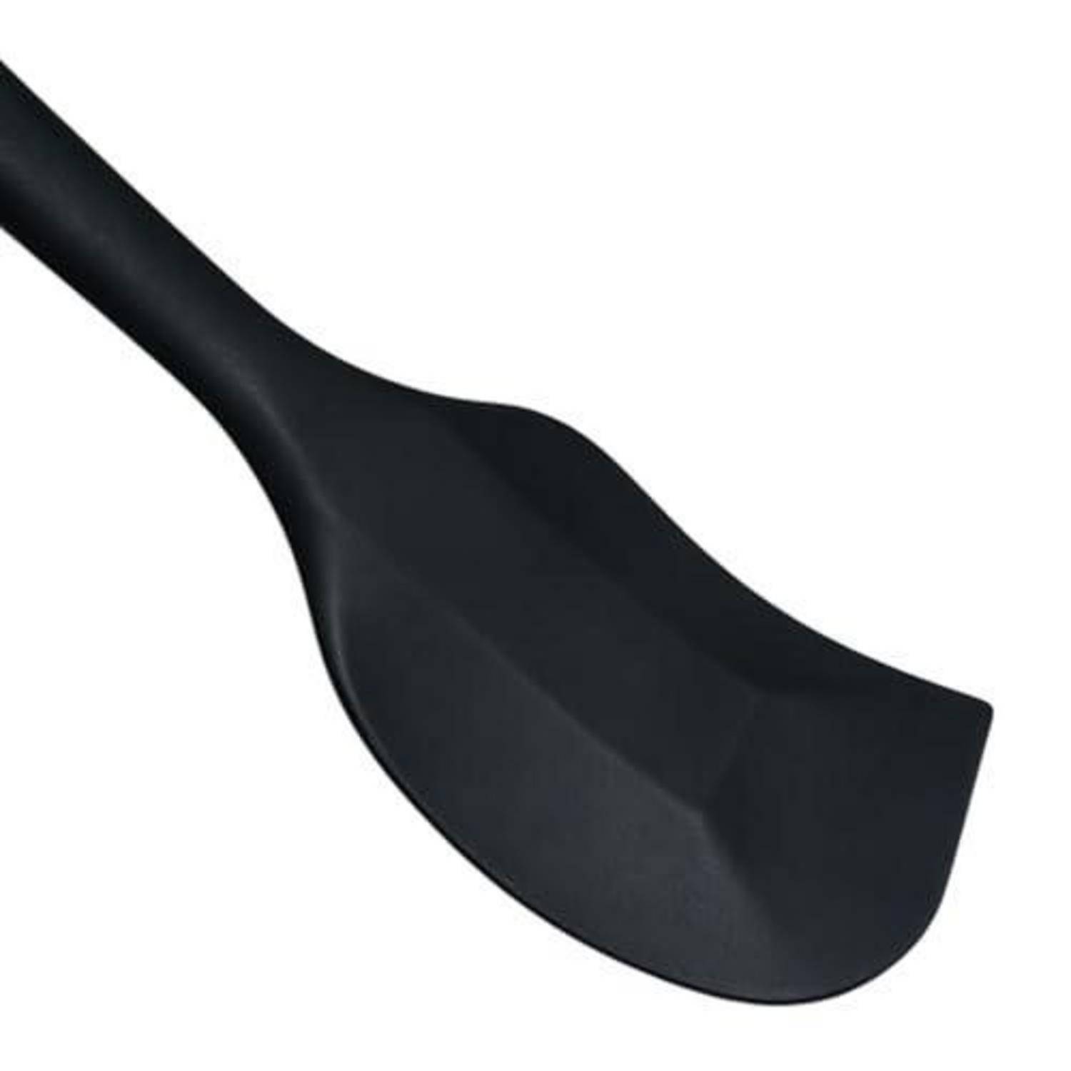 Schwarzer Silikon-Spatel oder Spoonula auf weißem Hintergrund gezeigt, diagonal angewinkelt mit breitem abgerundetem Kopf.