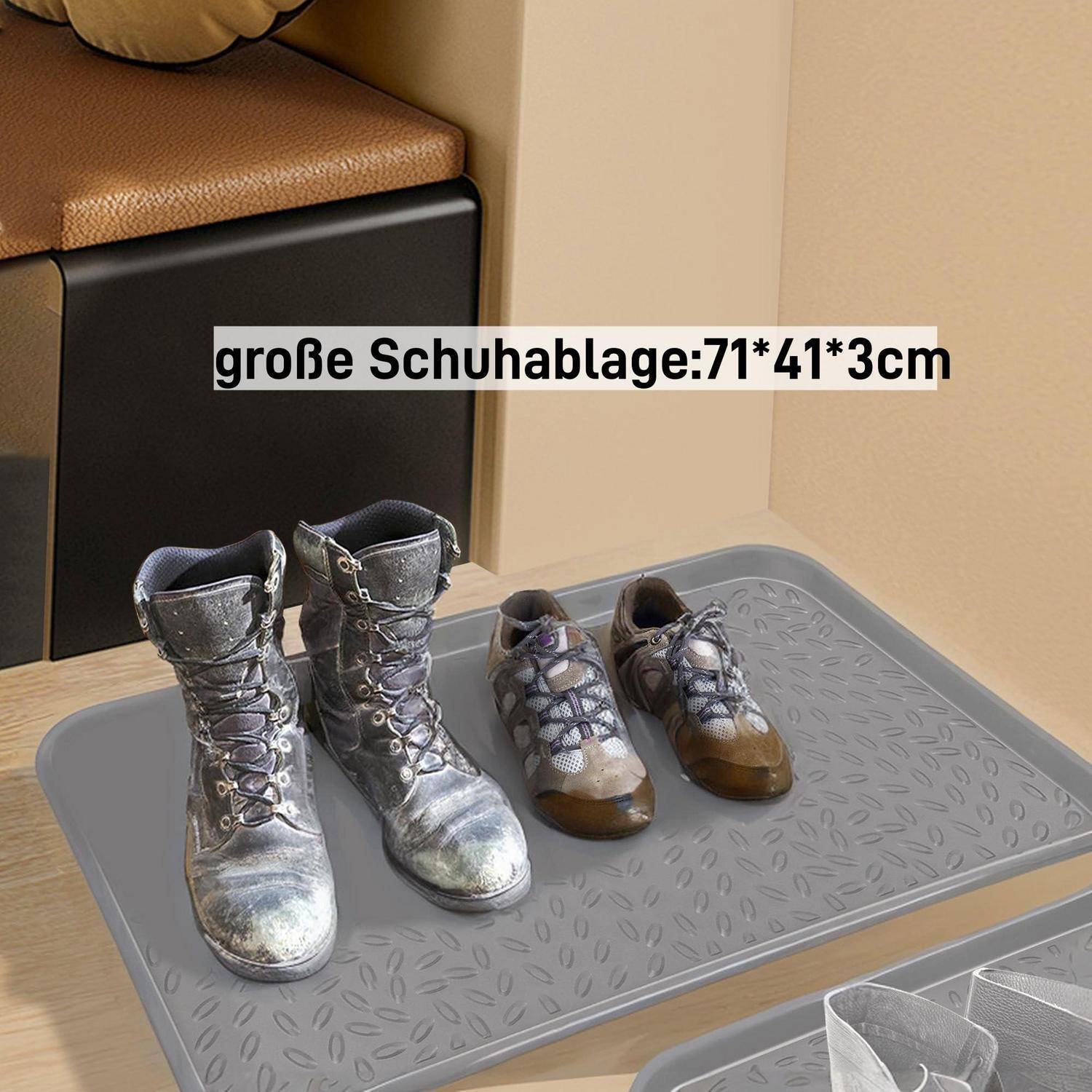 Graue Schuhmatte mit vier Paar Schuhen darauf; Text lautet „Große Schuhablage: 71*41*3cm".