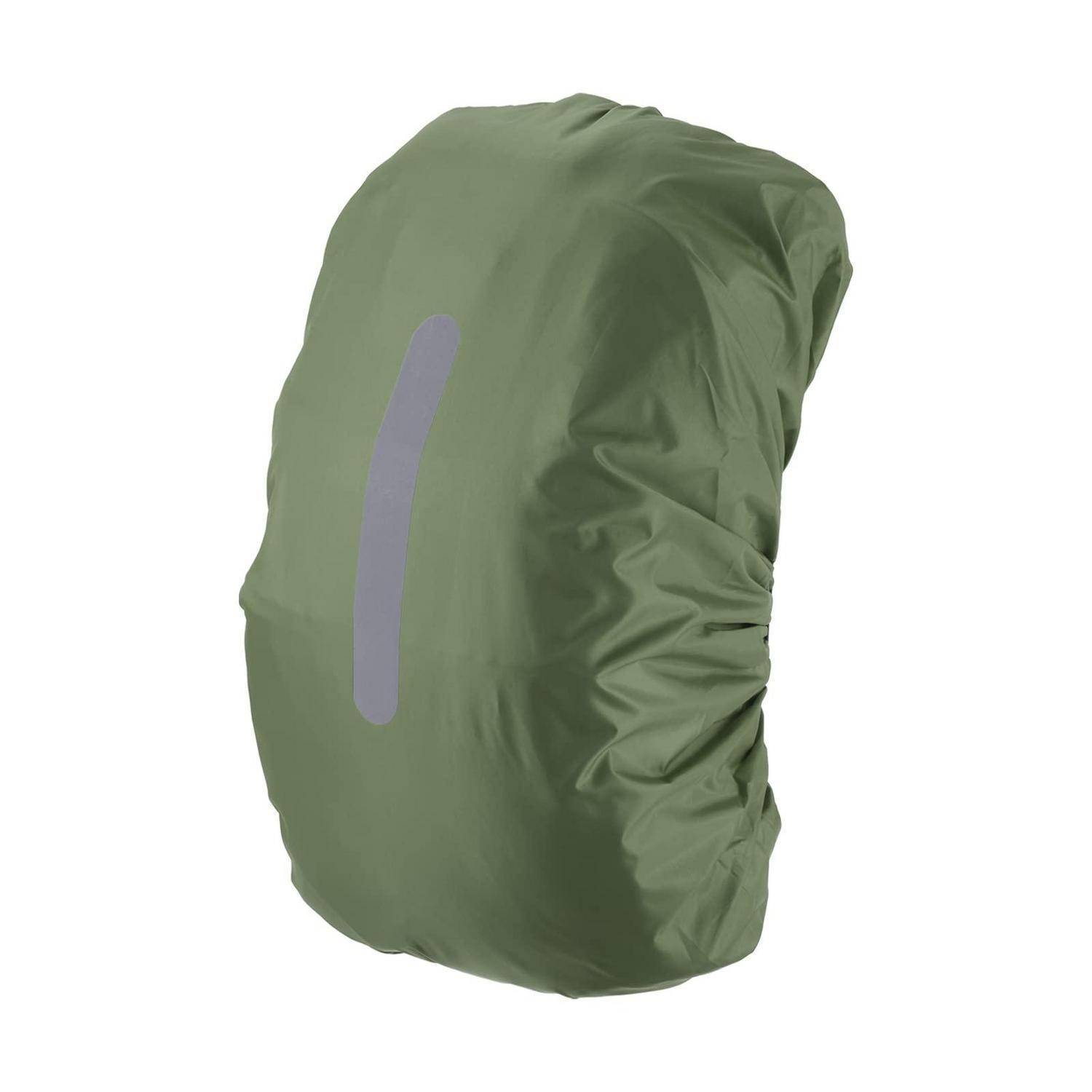 Grüne Regenschutzhülle für einen Rucksack, gezeigt als angepasster Schutzüberzug mit reflektierendem Streifen auf weißem Hintergrund.