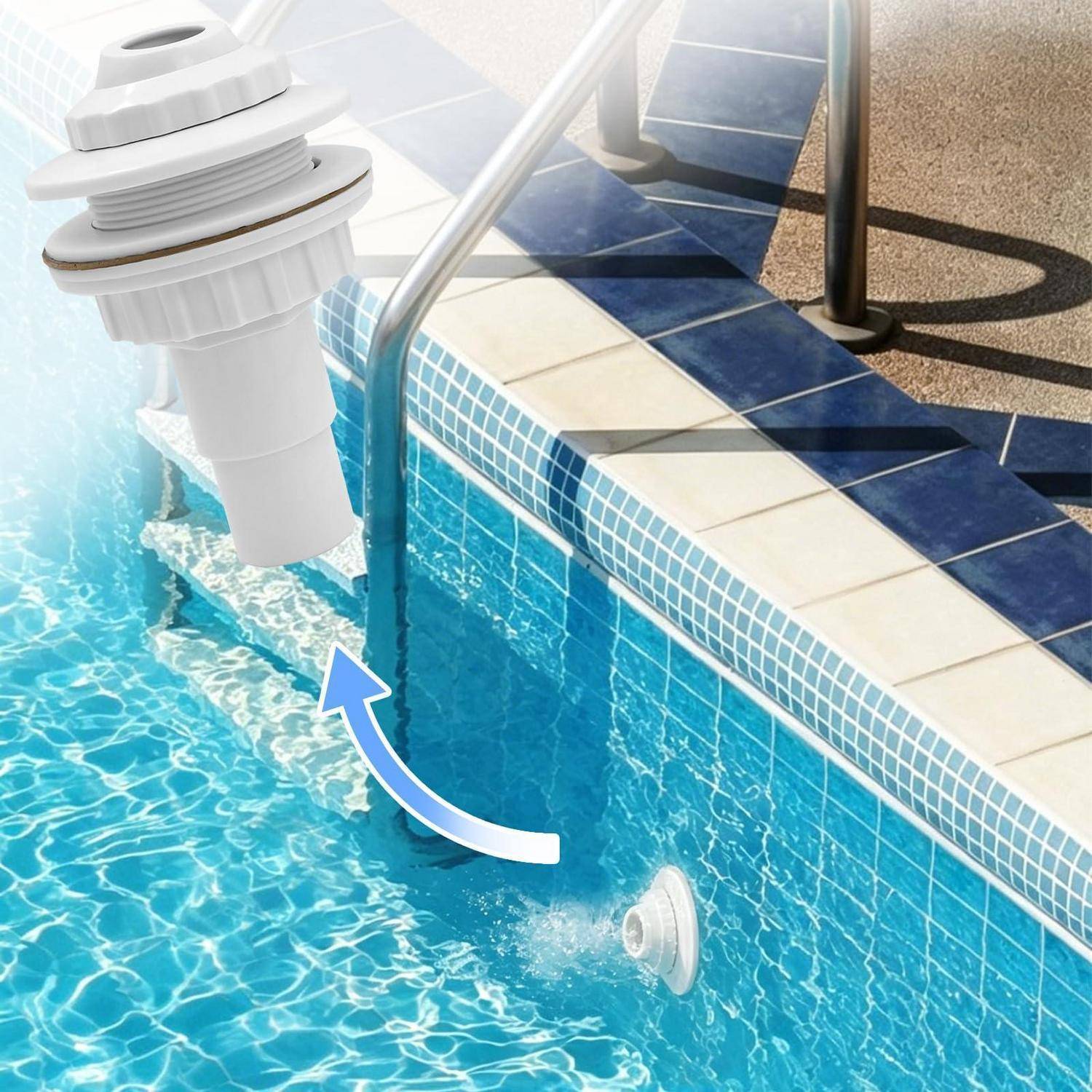 Poolskimmer-Vakuumkopf reinigt die Poolwand und den Boden unter Wasser, mit einem Pfeil, der die Absaugströmung nach unten anzeigt.