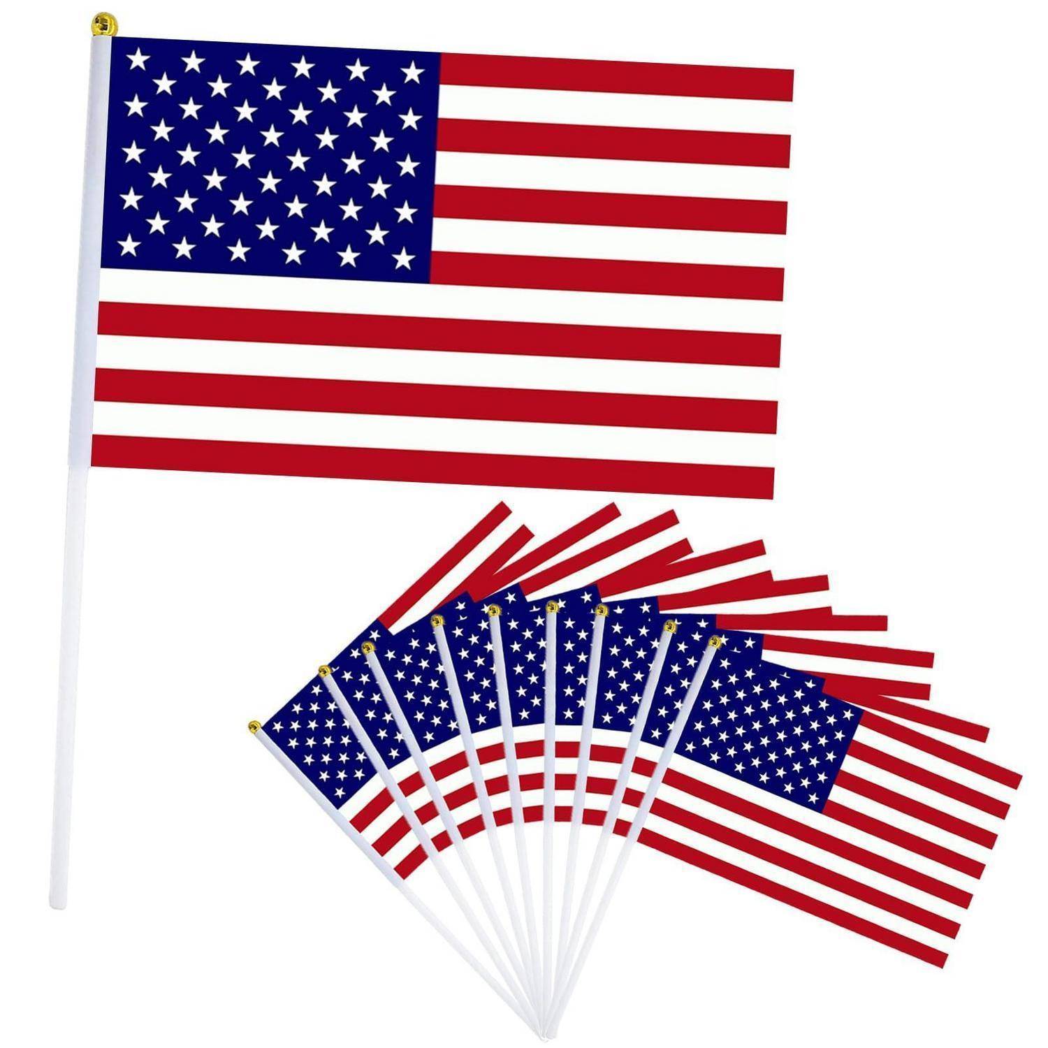 Amerikanische Flaggen auf Stöcken, einschließlich einer großen Flagge und eines Fächers von kleineren tragbaren Handfahnen auf weißem Hintergrund.