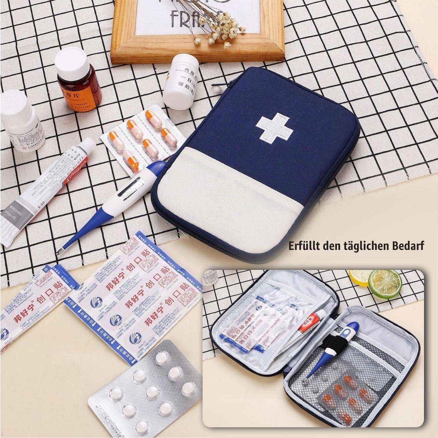 Blaukasten für Erste Hilfe mit weißem Kreuz, gezeigt mit Medizinflaschen, Tabletten, einem Thermometer und anderen Gesundheitsartikeln; der Text besagt "Erfüllt den täglichen Bedarf"".