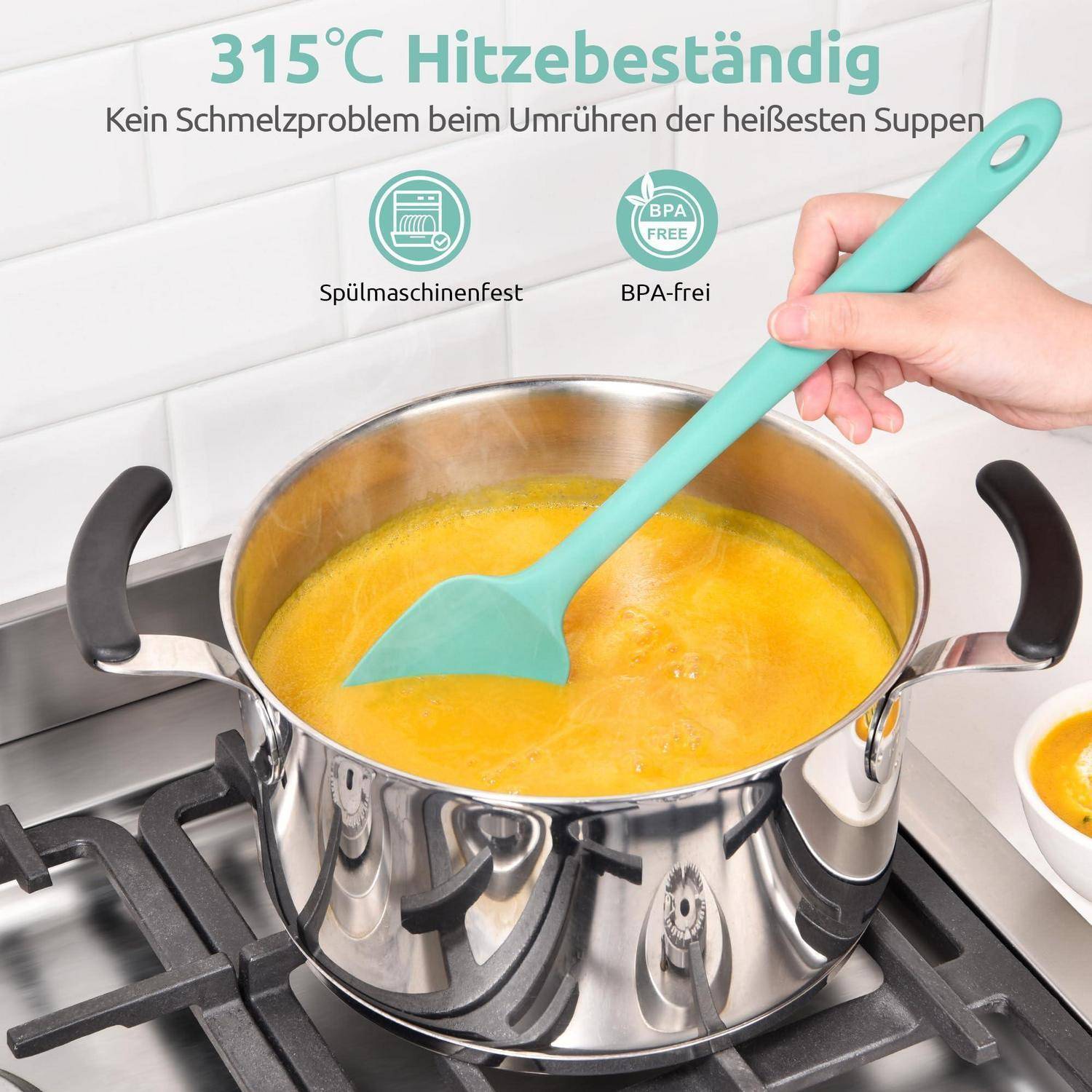 Türkise Silikonspachtel rührt heiße Suppe in einem Topf auf einem Herd um, mit Text, der Hitzebeständigkeit bis 315°C, Spülmaschinenfestigkeit und BPA-Freiheit angibt.