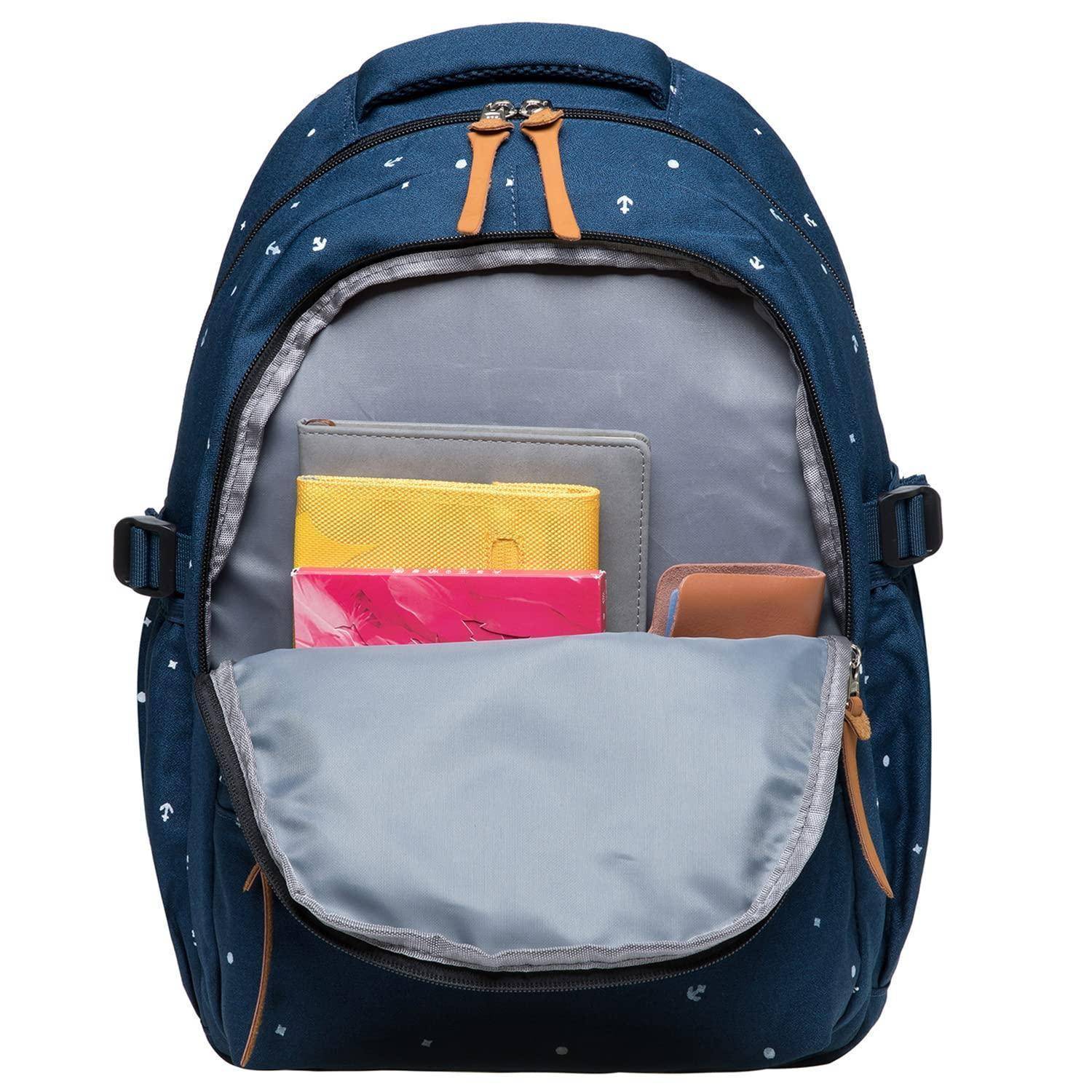 Marineblauer Rucksack mit offener Vordertasche, in der mehrere Notizbücher oder Ordner in Grau, Gelb, Rosa und Braun zu sehen sind.