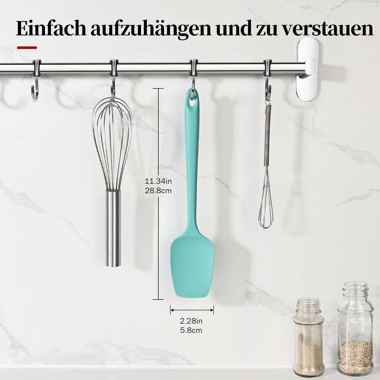 Wandmontierte Hängeleiste mit Haken zum Aufhängen von Küchengeräten; Text besagt „Einfach aufzuhängen und zu verstauen