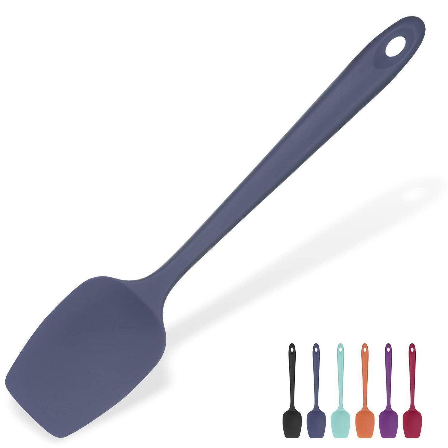 Blaue Silikonspachtel mit Aufhängeloch, gezeigt mit kleineren Farbvariationen in der Ecke.