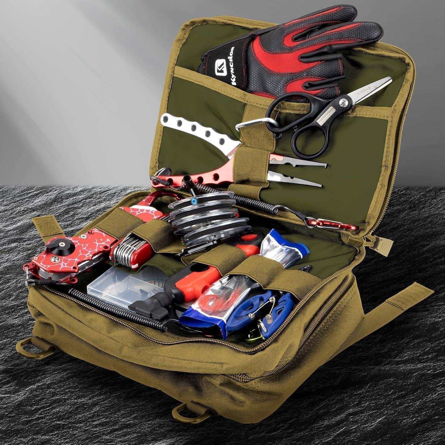 Offener olivgrüner Werkzeugkasten mit Gartengeräten und Zubehör, einschließlich Handschuhe, Gartenschere, Messer, Schere, Sprühflasche und kleine Teile in Riemen und Taschen.