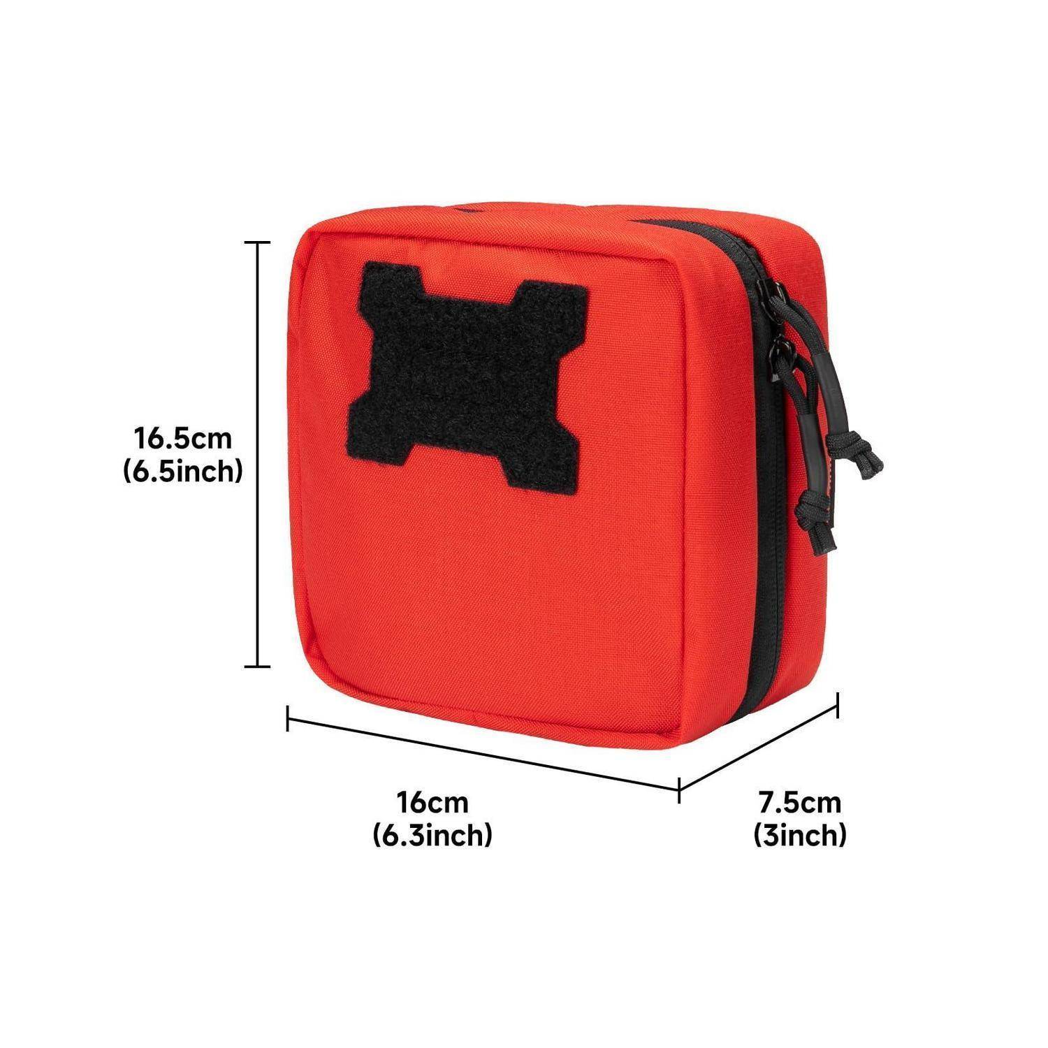 Rote Reißverschlusstasche mit schwarzem Patch, gezeigt mit Abmessungen: 16,5 cm Höhe, 16 cm Breite und 7,5 cm Tiefe.