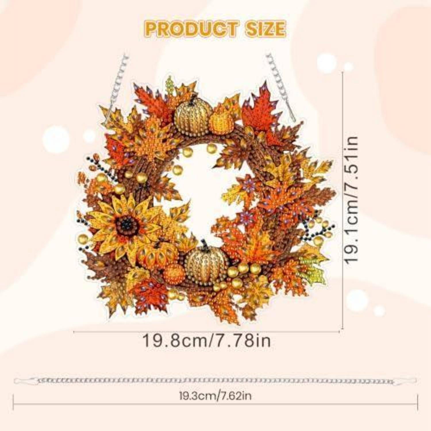 Das Produktgrößendiagramm zeigt einen Herbstlaubkranz mit Kürbissen, mit den Abmessungen 19,8 cm x 19,1 cm und einer 19,3 cm langen Aufhängungskette.