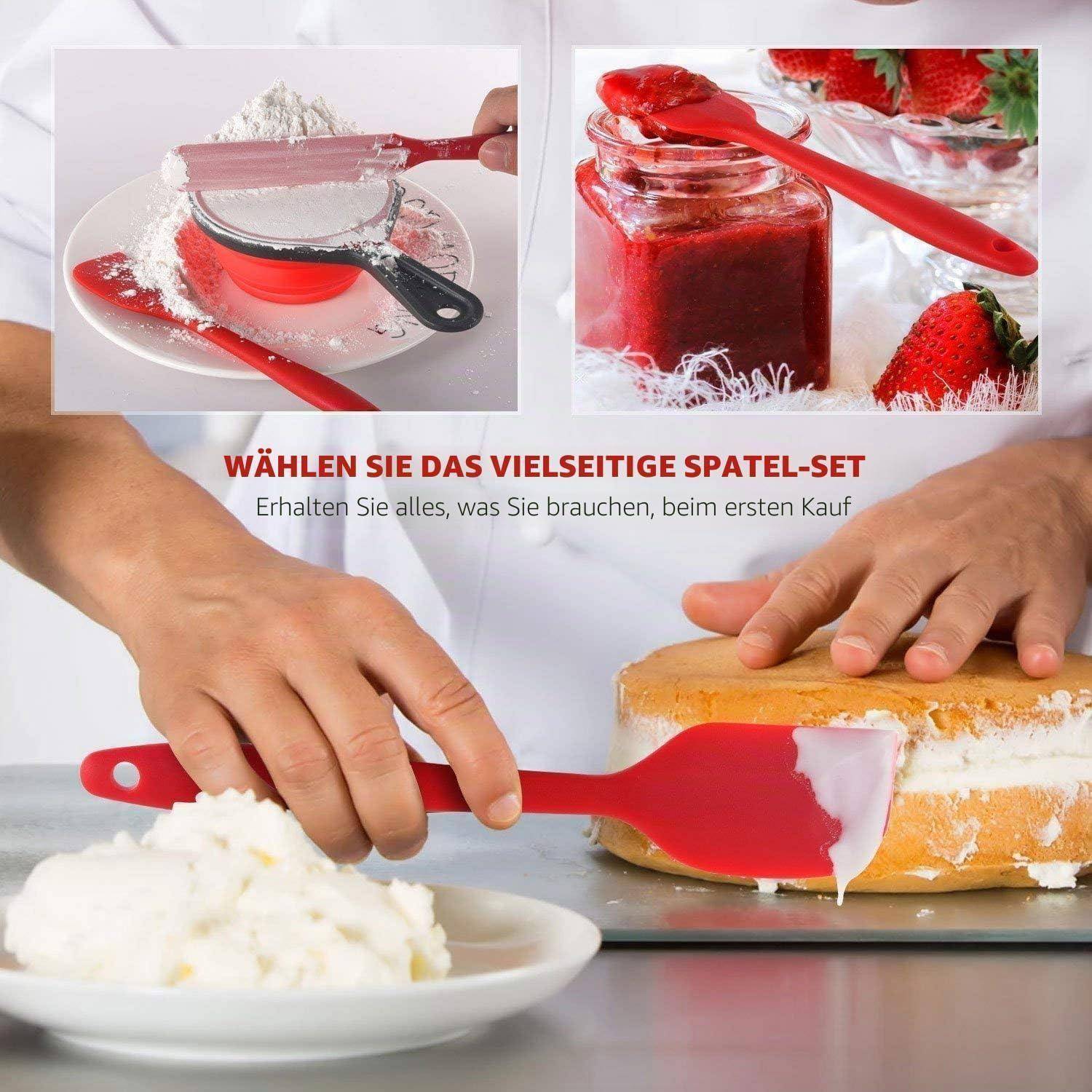 Hände, die einen roten Spatel verwenden, um Glasur auf einen Kuchen zu streichen und eine Schüssel auszukratzen; die Vergrößerung zeigt den Spatel mit Marmelade und Teig.