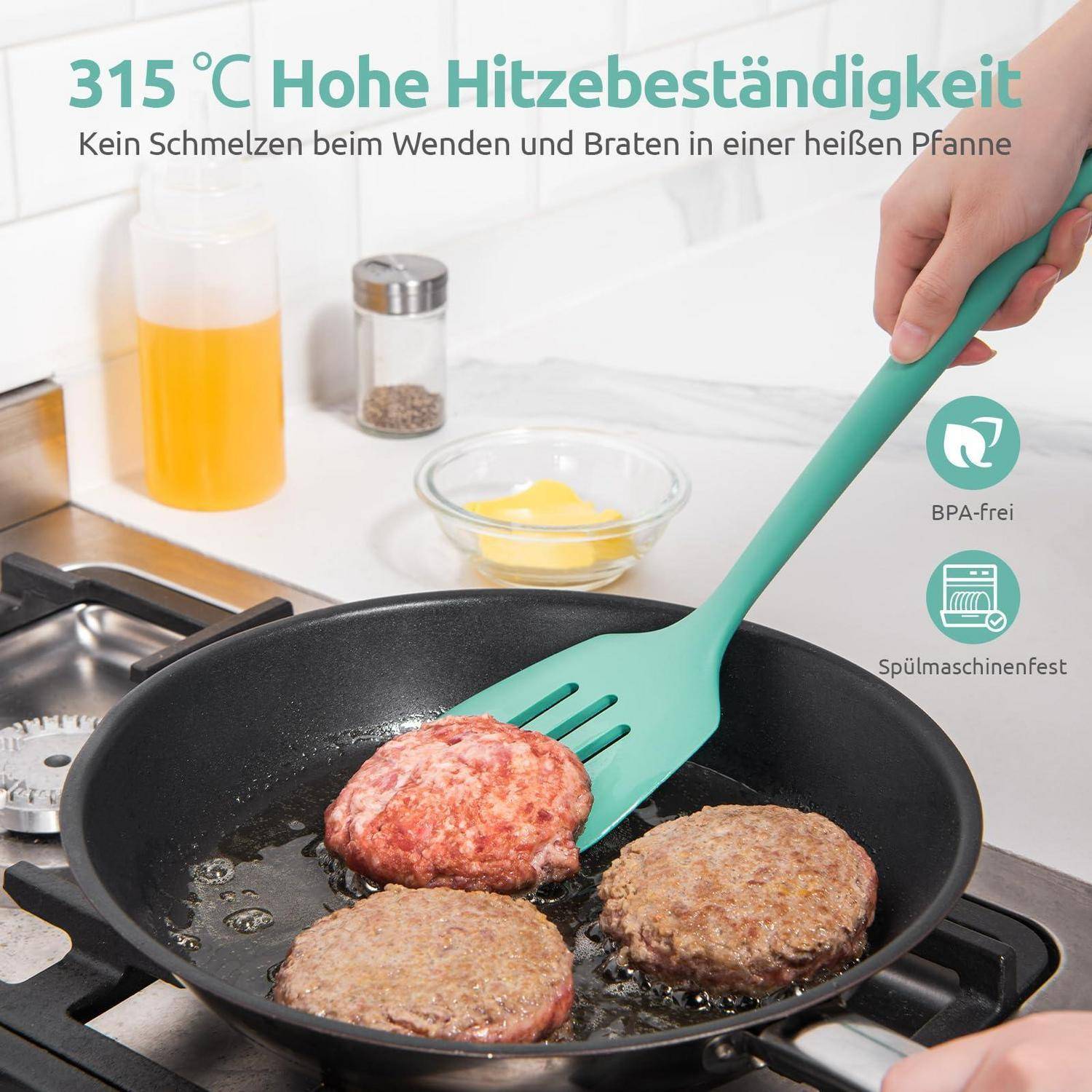 Deutsche Lebensmittelprodukt-Anzeige mit einem türkisfarbenen Pfannenwender, der Burger-Patties in einer heißen Pfanne wendet, mit Text '315 °C hohe Hitzebeständigkeit', 'Kein Schmelzen', BPA-frei und spülmaschinensicher.