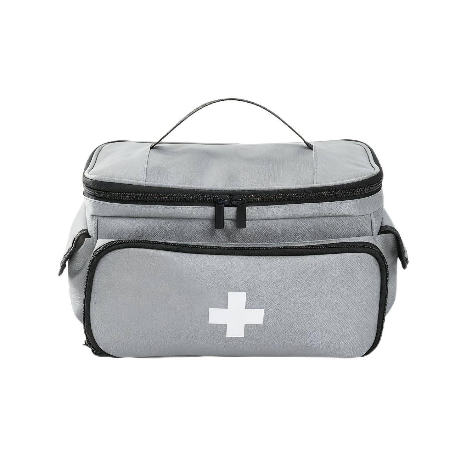 Graue medizinische Erste-Hilfe-Tasche mit weißem Kreuz auf der Vorderseite, oberer Griff und Reißverschlussfächern auf weißem Hintergrund.