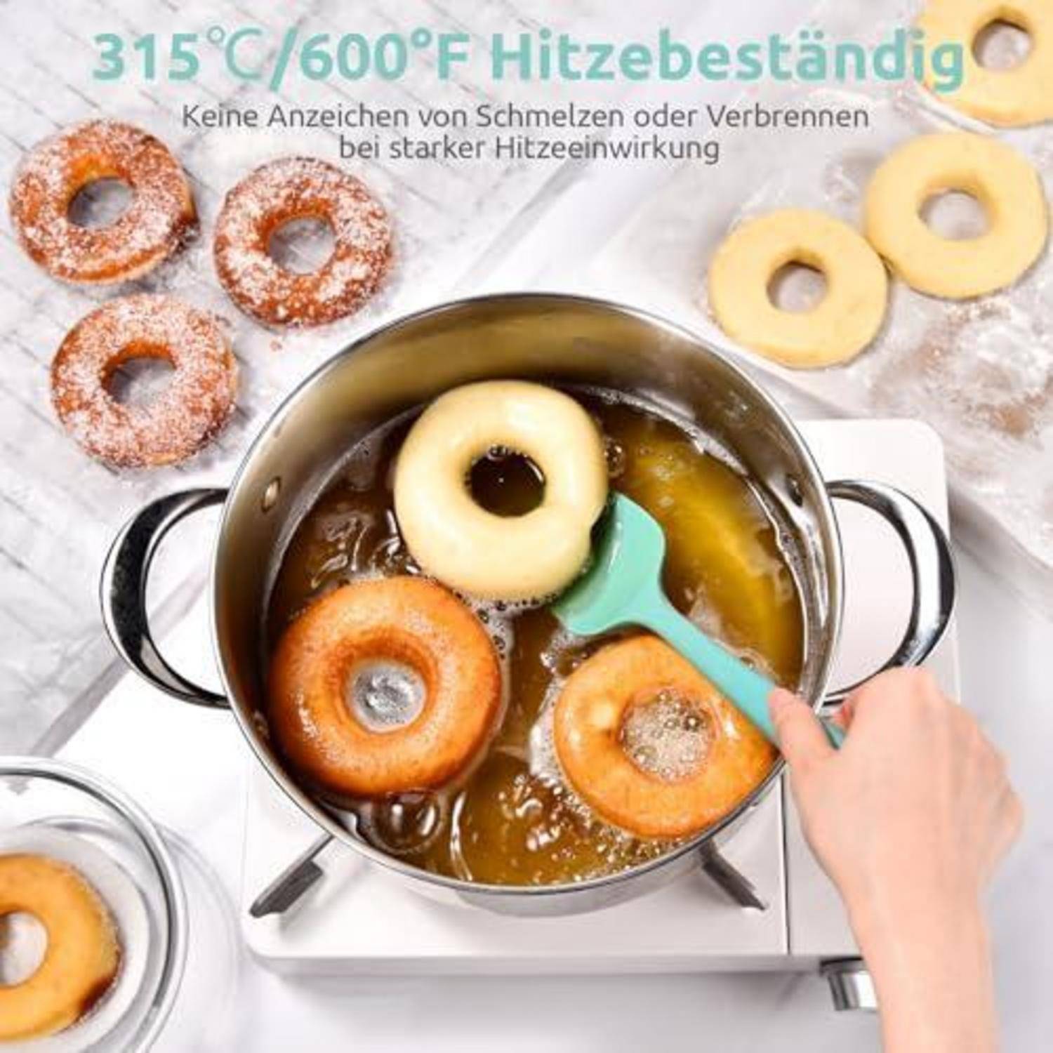 Donuts braten in einem Topf mit heißem Öl auf einem Herd, mit einer Hand, die sie umrührt; Deutscher Text besagt 