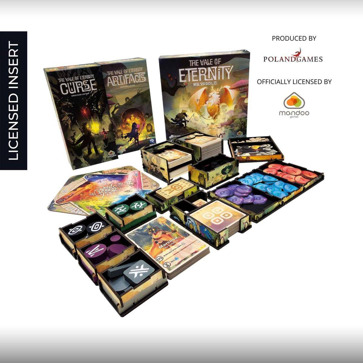 Spielbrett-Aufbewahrungseinsatz für The Vale of Eternity, gezeigt mit Spielschachteln, Behältern, Spielmarken, Karten und einer Kennzeichnung „Licensed Insert