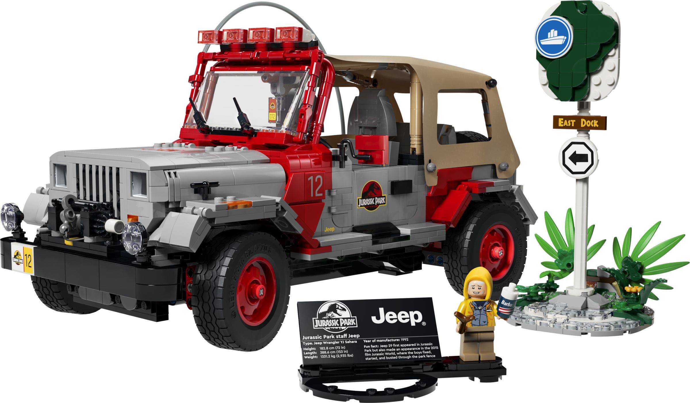 LEGO Jurassic World Jeep mit rot-grauem Safari-Fahrzeug, kleine Minifigur und Dockschild mit Dinosaurier-Symbol auf einer Displaybasis